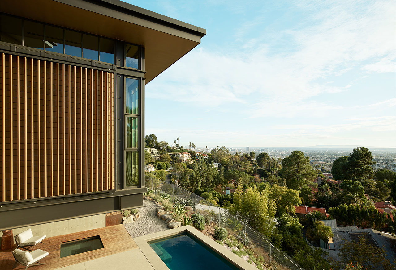 好莱坞山之家由位于加利福尼亚州洛杉矶的 Mutuus Studio 设计。摄影：Kevin Scott。