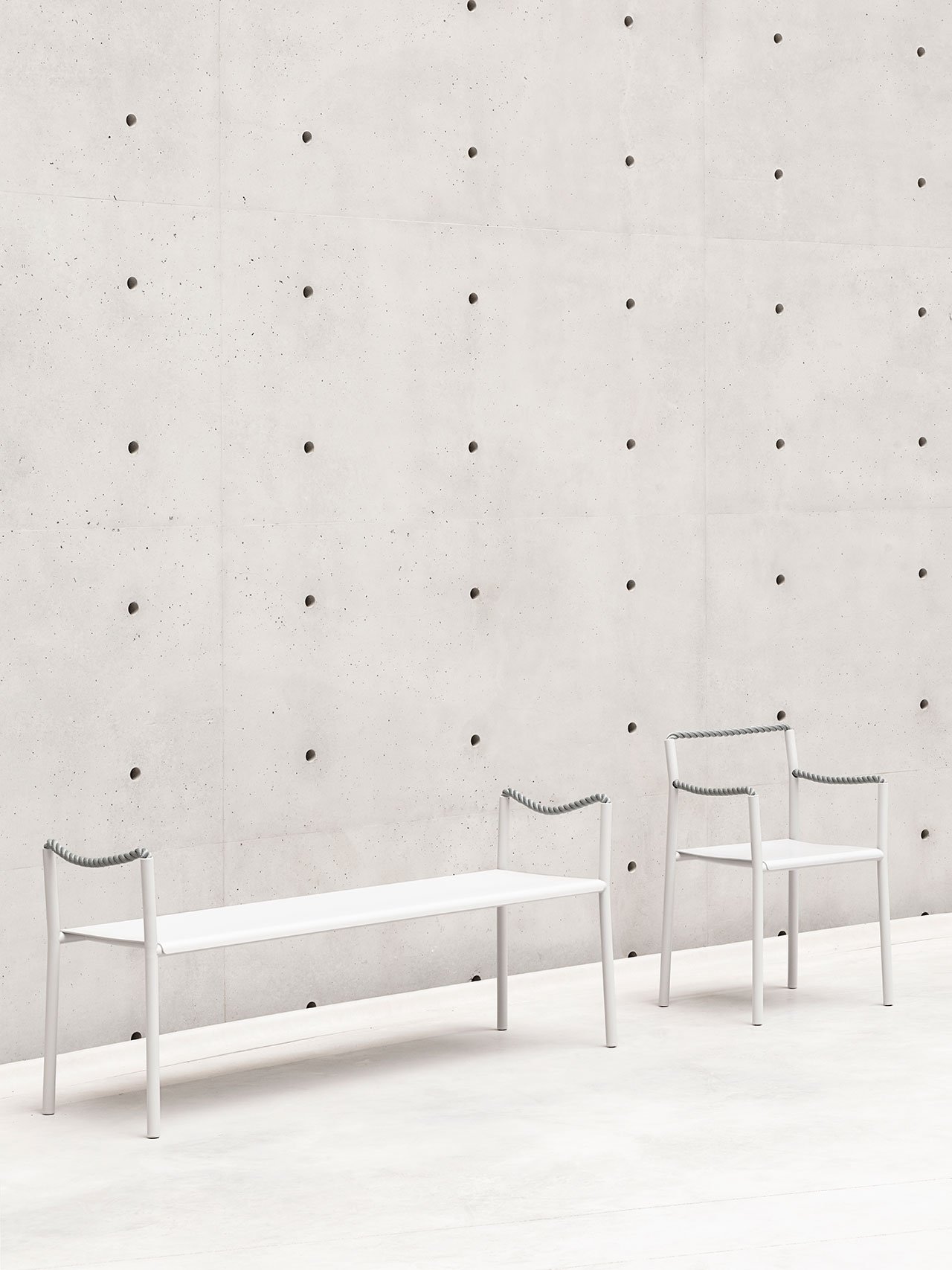 Ronan et Erwan Bouroullec, Chaise corde, 2020. © Studio Bouroullec© Tadao Ando Architect &amp; Associates, NeM / Niney et MarcaCourtesy Bourse de Commerce - Pinault Collection