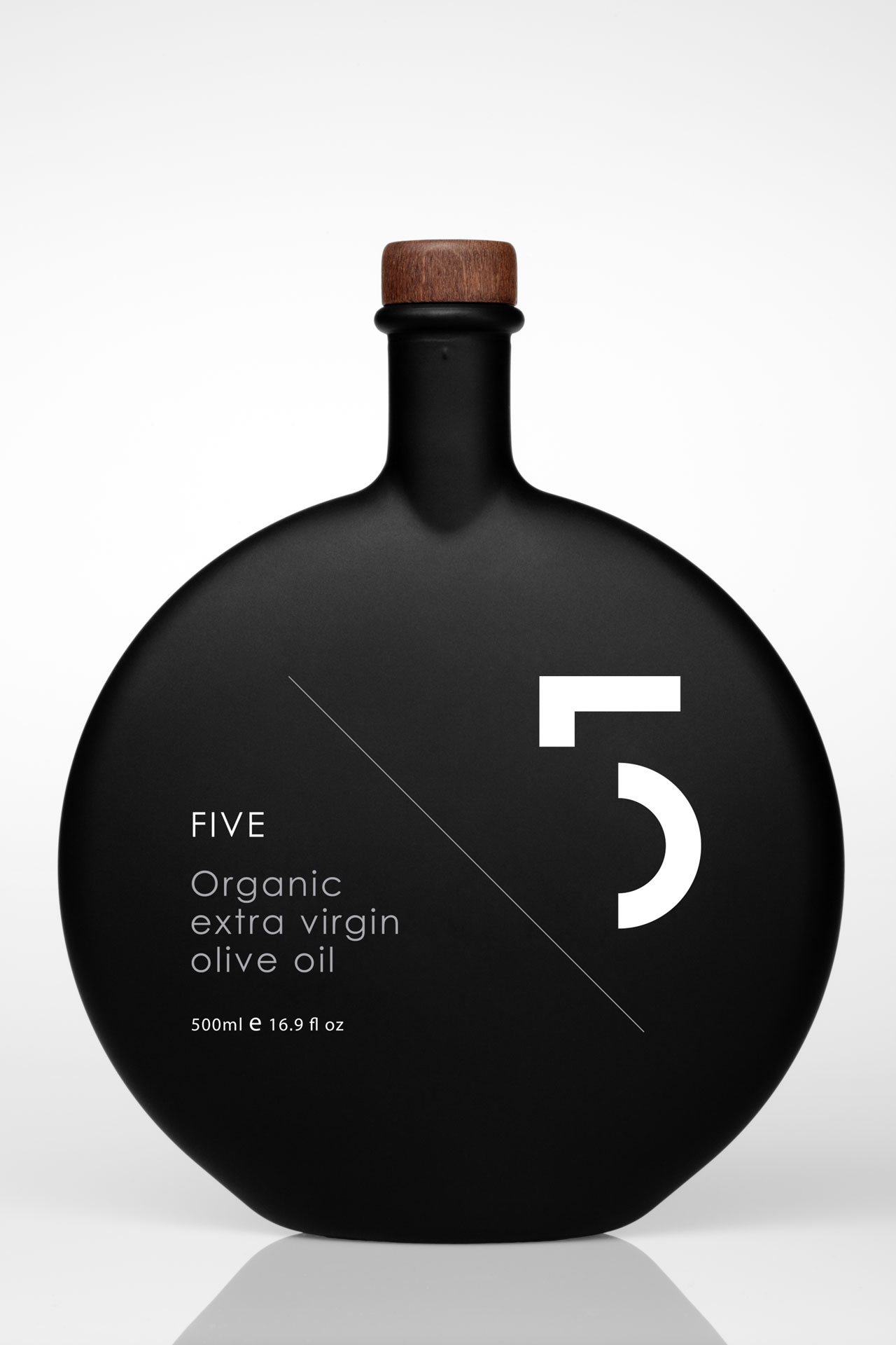 5 OLIVE OIL: INDULGE YOUR 5 SENSES
Creative Direction: Dimitris Panagiotidis.Photography: Stefanos Tsakiris.Food Stylist: Kiriaki Sidiropoulou.