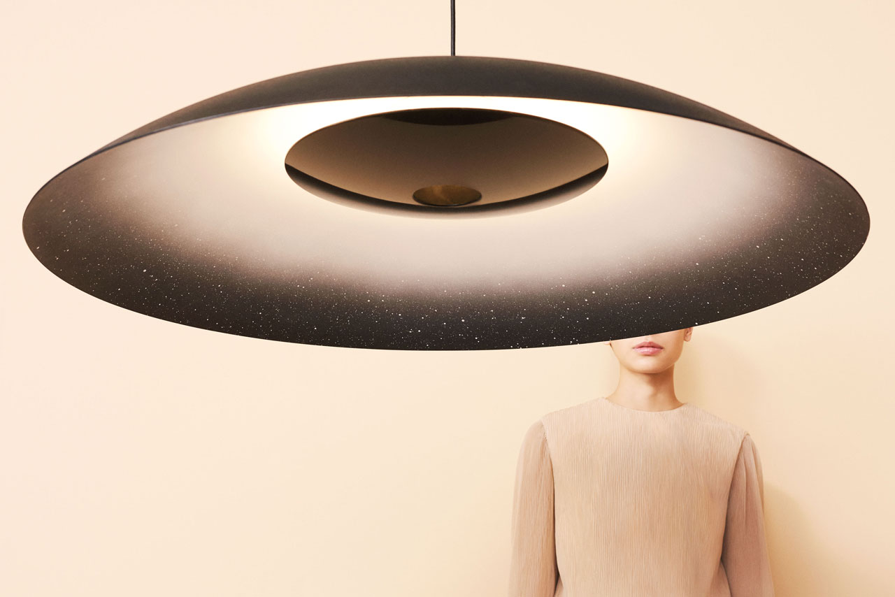 White Noise, the latest suspension lamp envisioned by the Diesel Creative Team and turned into a reality by Foscarini. 