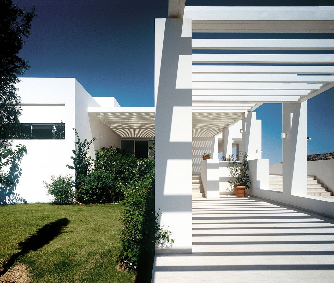 House in Koilada, Greece. Constructed by Domotekton. Photo © Nicos Valsamakis.