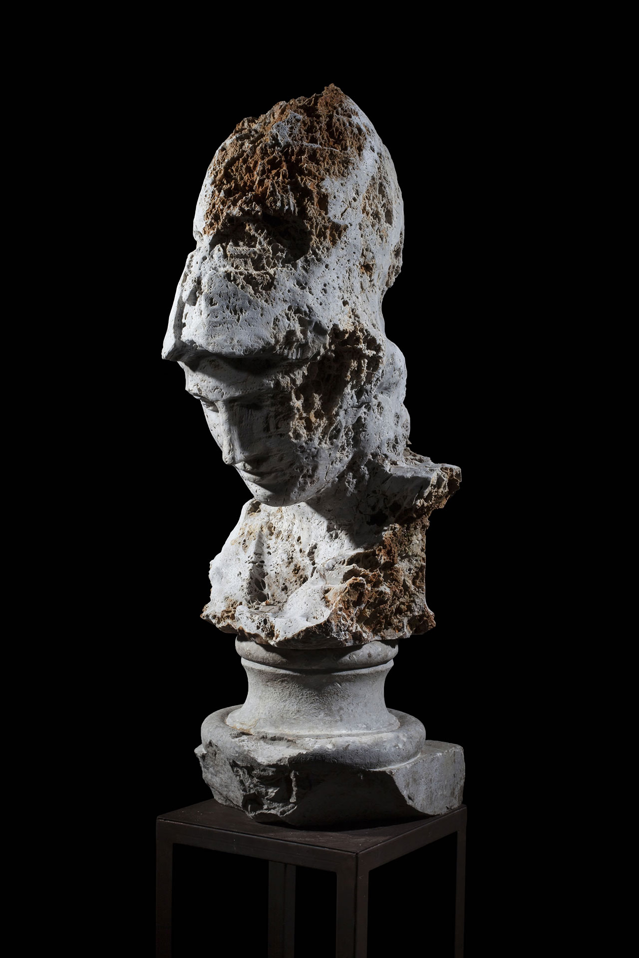 Massimiliano Pelletti, Atena, 2016. Rough stone and blu marble, 34 x 45 x 75h cm.