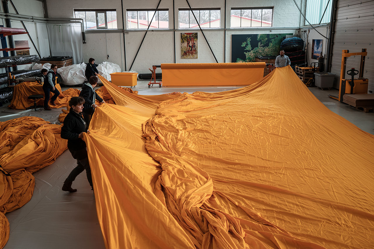 At geo – die Luftwerker, 75,000 square meters of yellow fabric are sewn into panels, Lübeck, Germany, February 2016. Photo by Wolfgang Volz.
