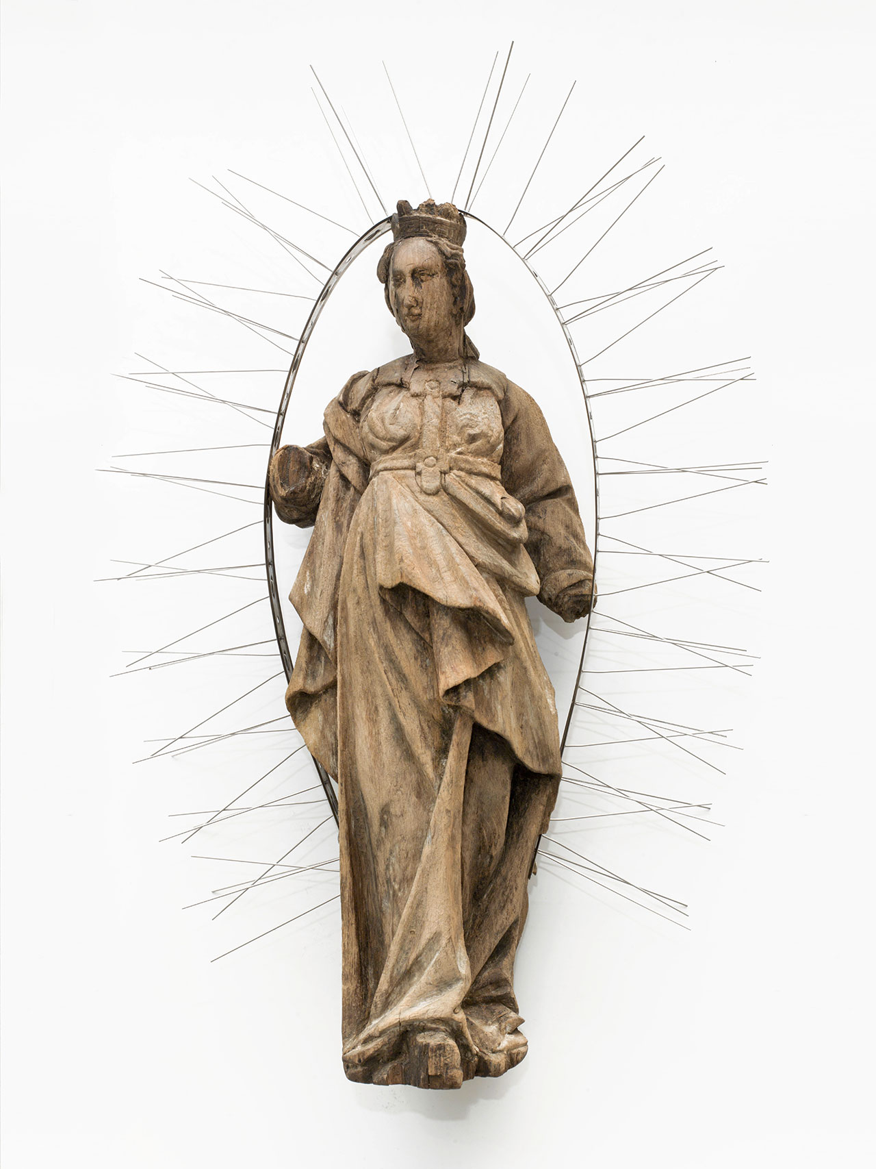 Kris Martin, Annunciata, 2016. Oakwood, metal. Private collection, Germany. Courtesy Kris Martin and König Galerie. Photo Roman März.
Artist's statement: A halo of pigeon spikes surrounds a 17th-century Madonna and seems to scare off the angels.