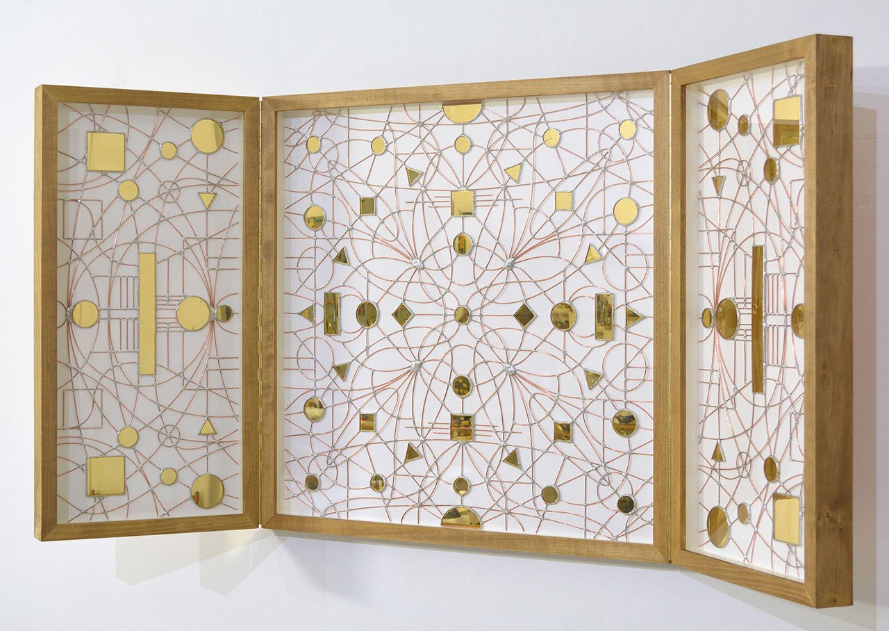 Technological Mandala 128 Perpetual nexus, 2019, copper wires, copper plate, acrylic mirrior, paper, varnish, framed, artwork open 61x123x4,8 cm | 24x48½x1¾ inches ||  artwork closed 61x61x9,6 |24x24x3¾ inches. Courtesy: The Flat – Massimo Carasi. Photo by The Flat.