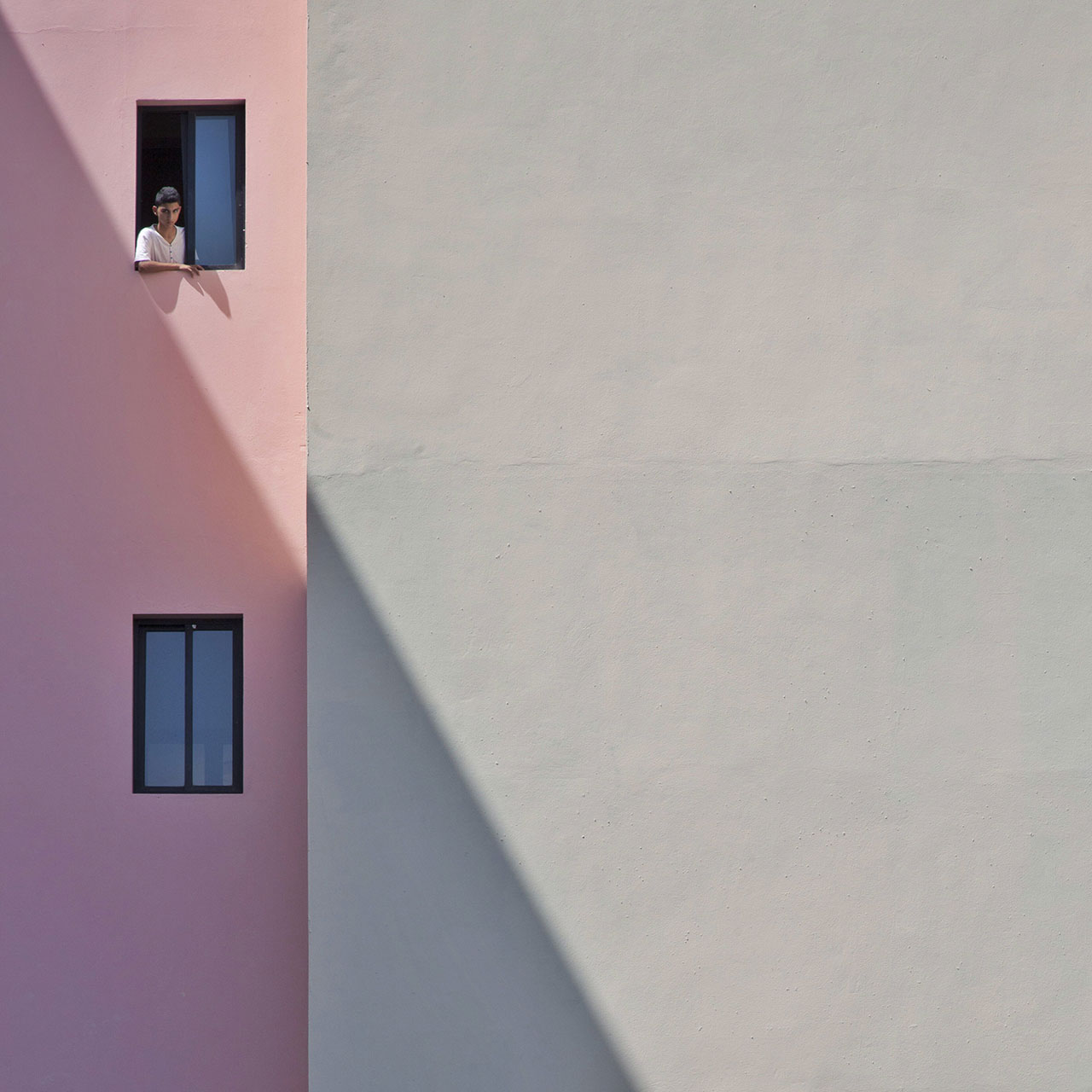 Morning shadows, photo © Serge Najjar.