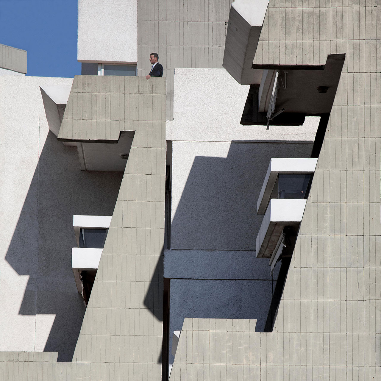 Shadow blocks, photo © Serge Najjar.