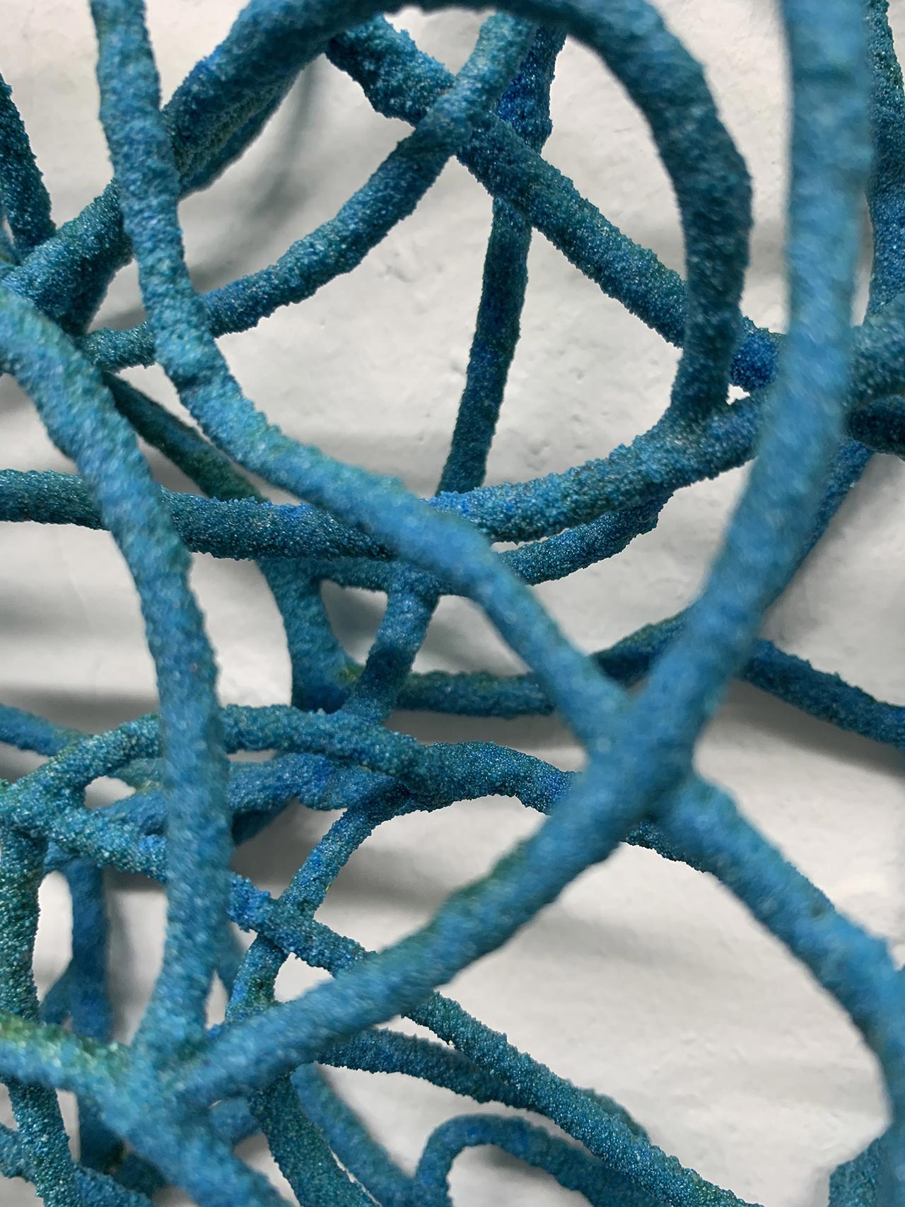 Wire collide 1001 (close up), 2019. Copper wire, solder, sand, varnish, 65x47x5,5 cm | 25½x18½x¼ inches. Courtesy: The Flat – Massimo Carasi. Photo by The Flat.