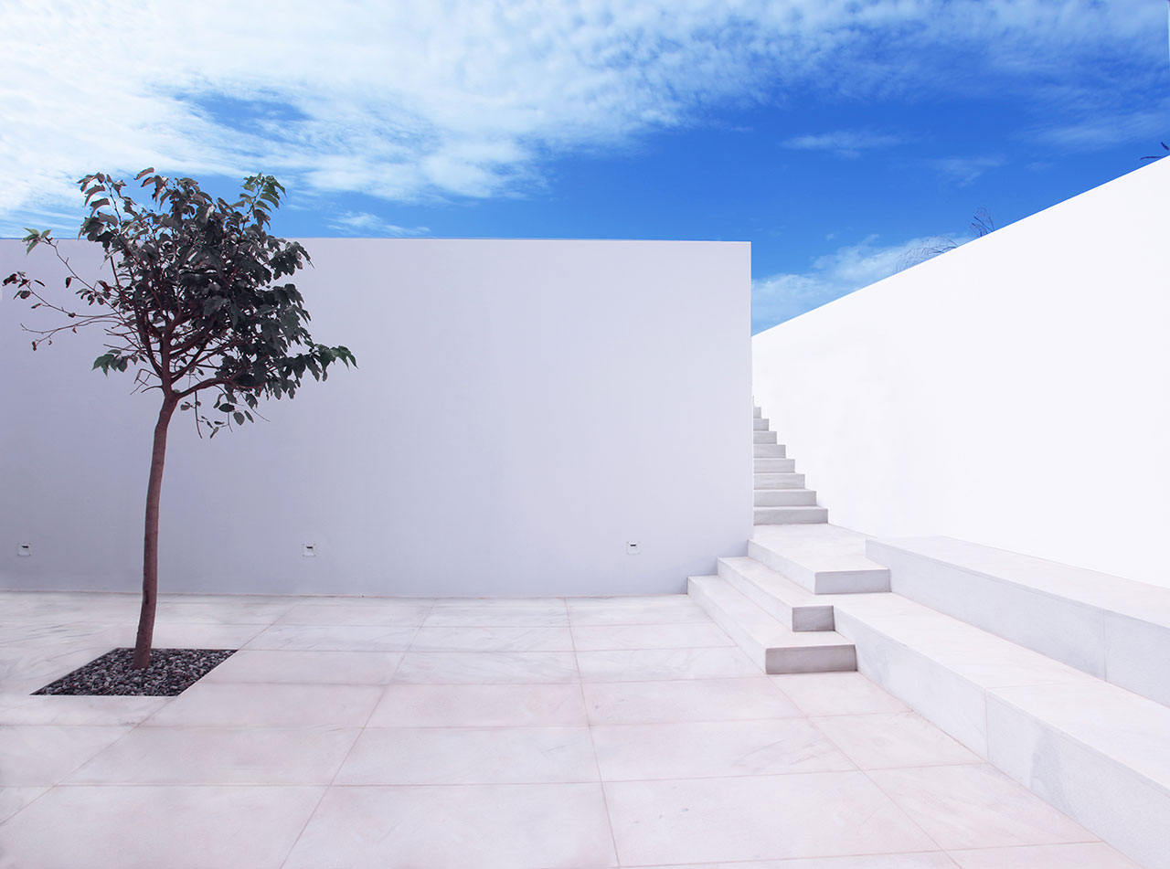 House in Antiparos, Greece. Photo © Dimitris Kalapodas.