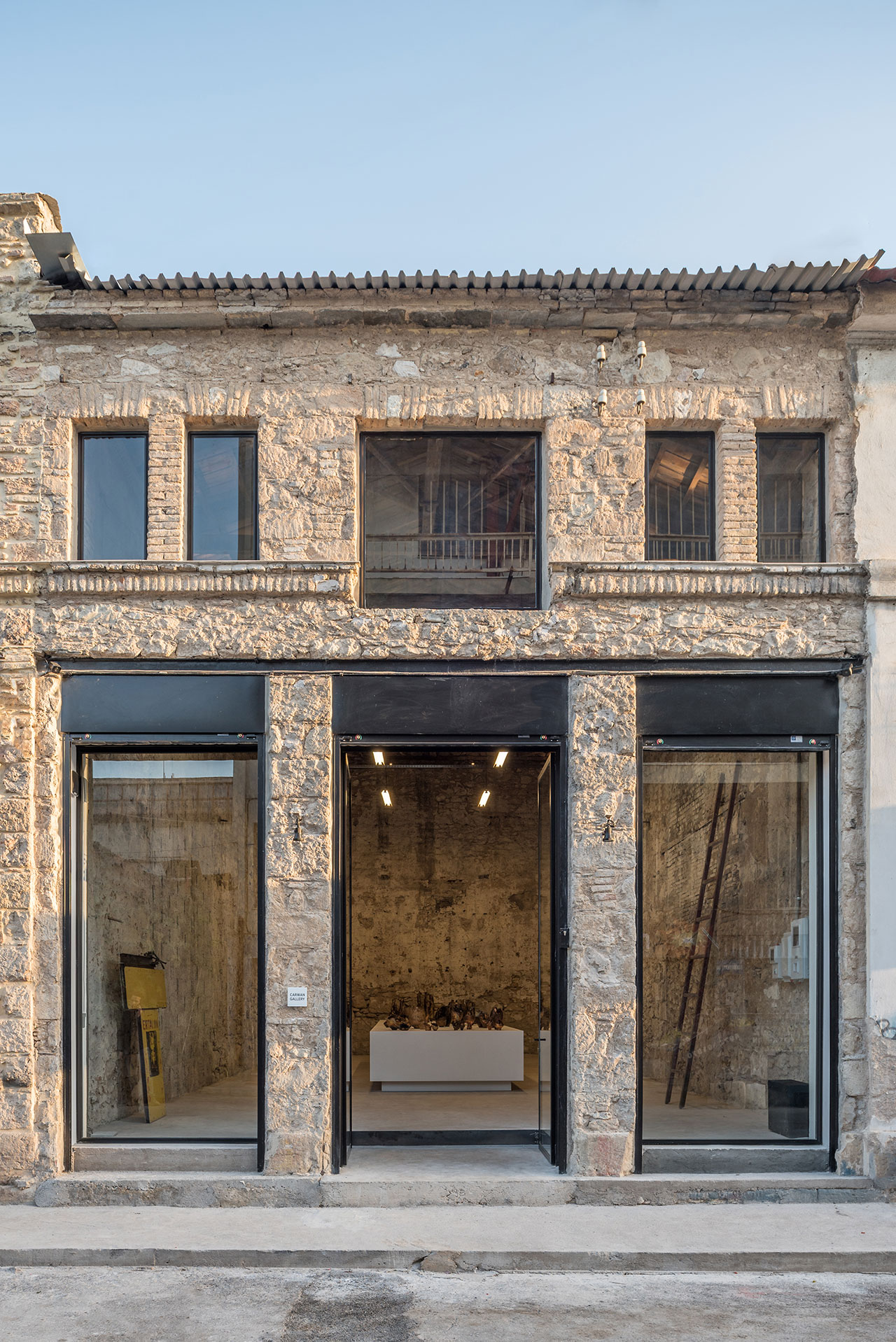 Exhibition view. Omer Arbel - 133 at Carwan gallery, Athens.
Photo by Giorgos Sfakianakis.