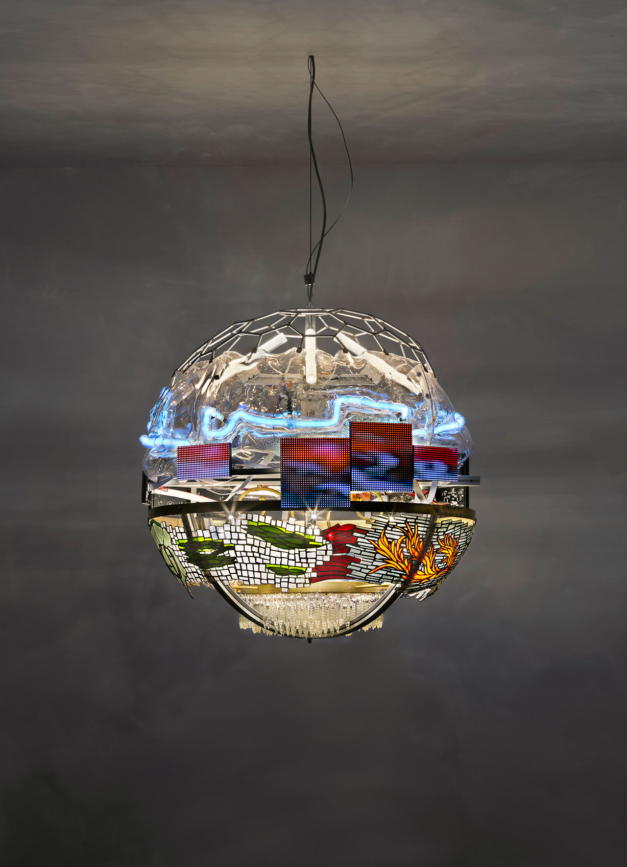 Kostas Lambridis，元素枝形吊灯。 照片由木匠工作室画廊提供。  