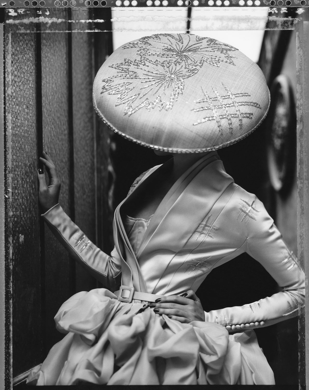 Cathleen Naundorf
"La fille en plâtre VIII"
Dior Haute Couture summer 2007,
Gelatin silver print, 2009.