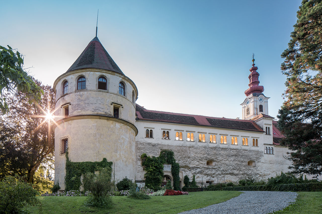 Schloss Hollenegg exterior view. Photo by Leonhard Hilzensauer.
