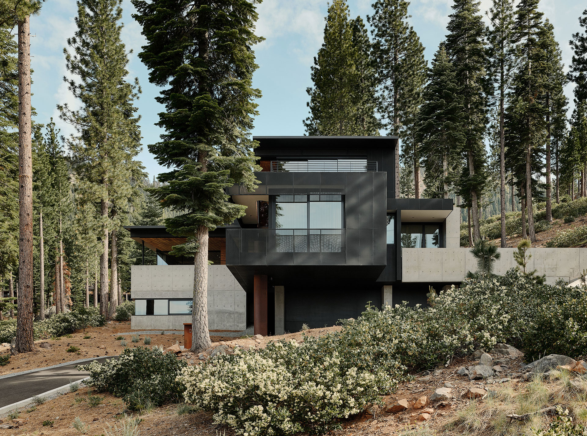 Lookout House by Faulkner Architects.
Photography by Joe Fletcher Photography.