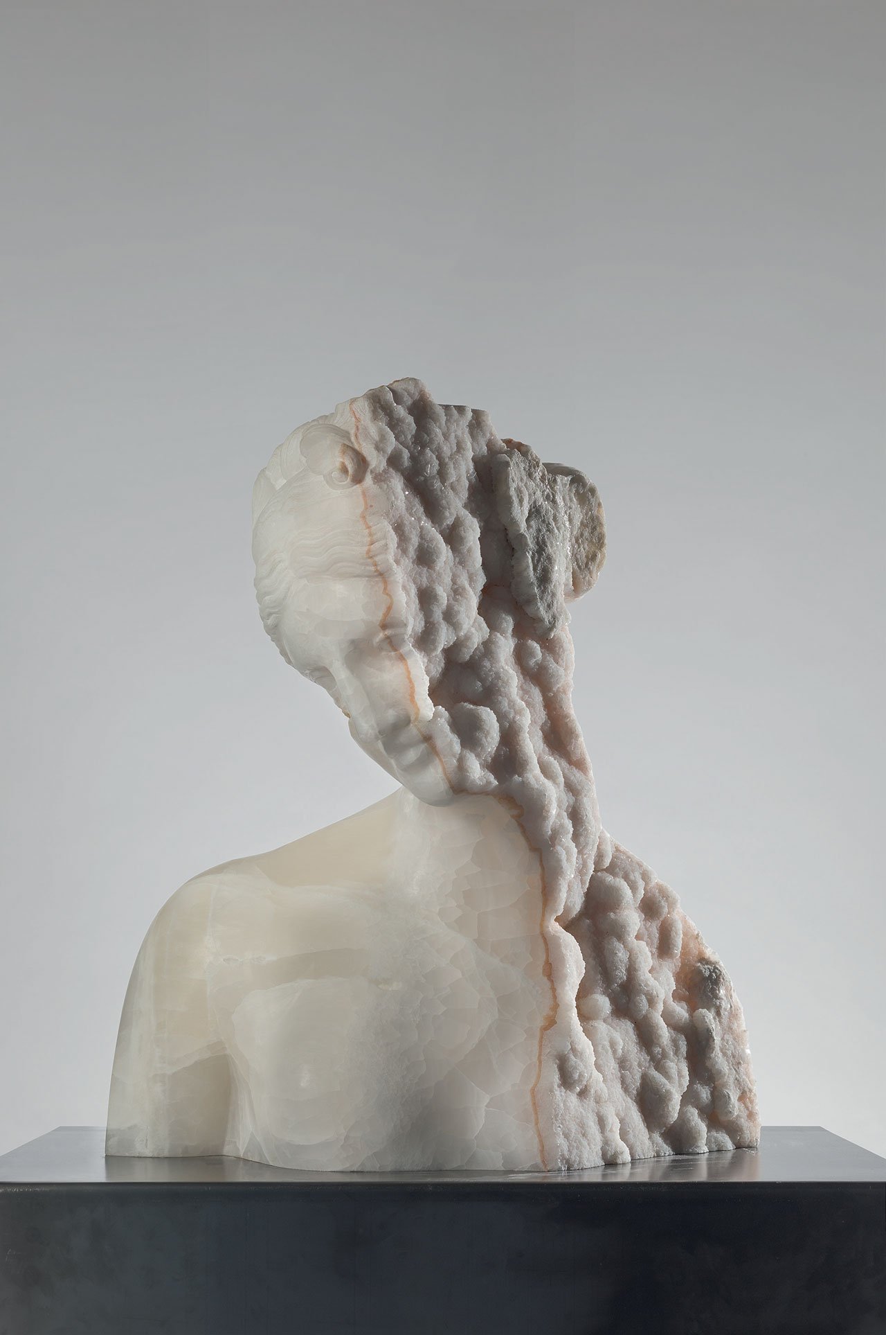 Massimiliano Pelletti, Crystal Venus, 2017. Mexican onyx madre cava. 72 x 75 x 38 cm.