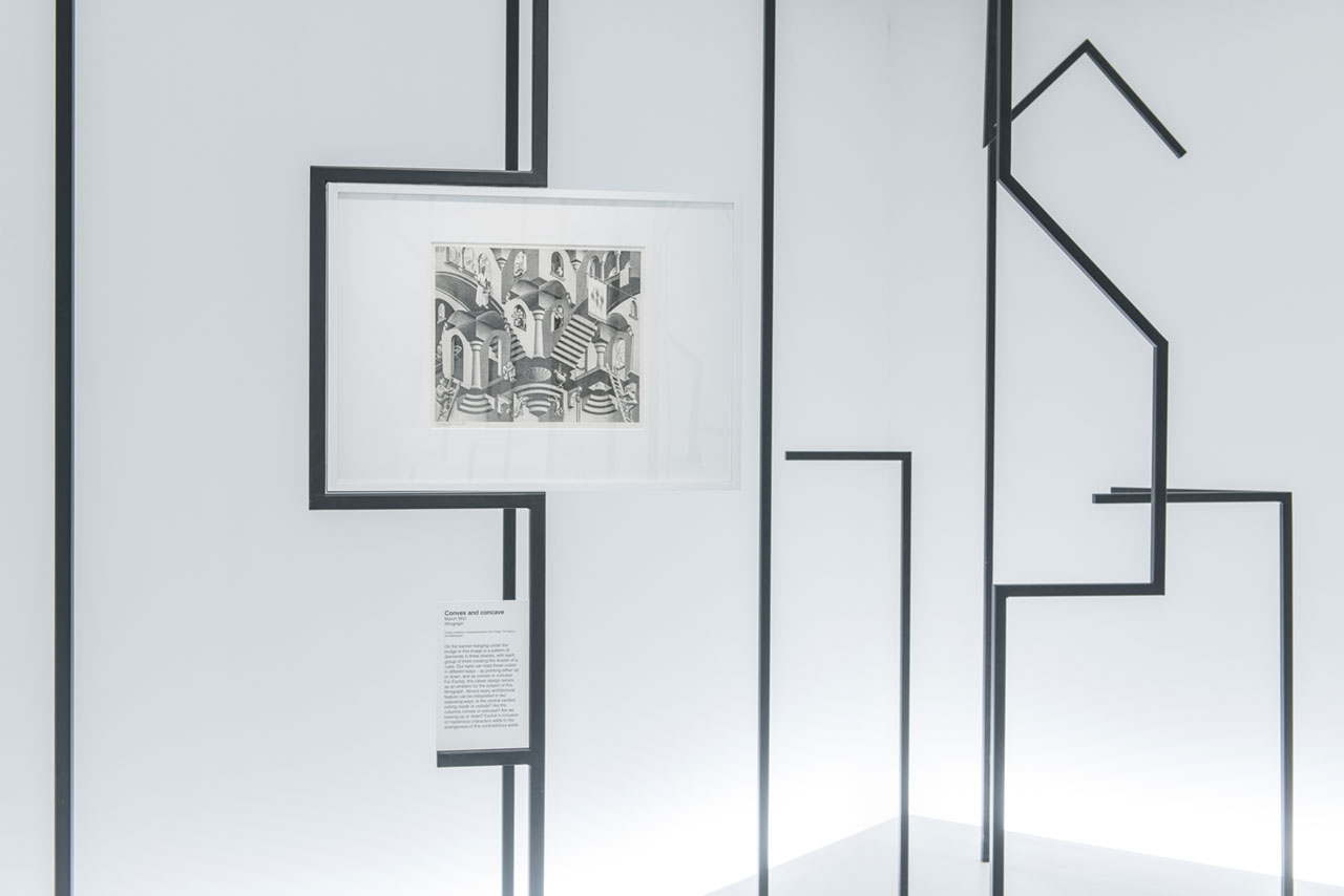 MC Escher，凸面和凹面，Escher x nendo 展览现场 | 两个世界之间，将于 2018 年 12 月 2 日至 2019 年 4 月 7 日在 NGV 国际展出 © 荷兰 MC Escher 公司。 版权所有。 照片由尤金·海兰 (Eugene Hyland) 拍摄。 