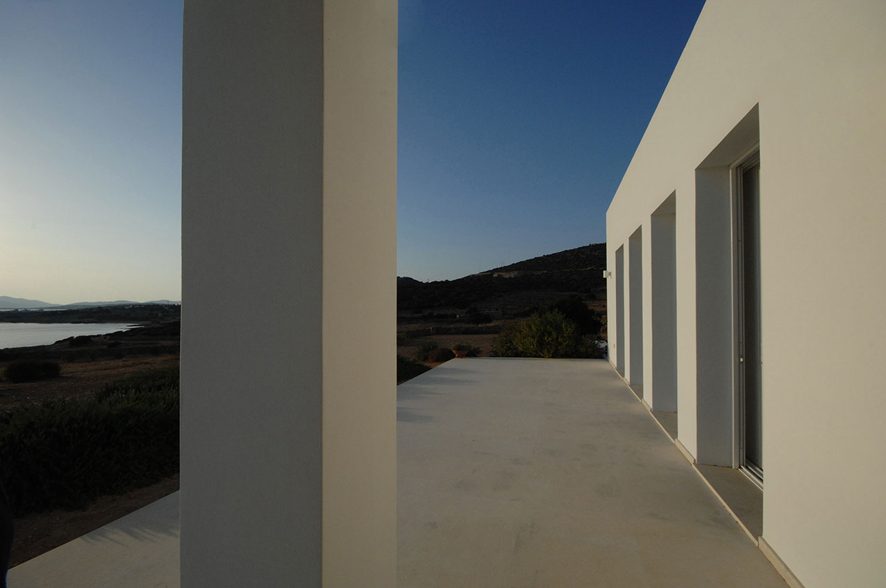 House in Paros, Greece. Photo © Nicos Valsamakis.