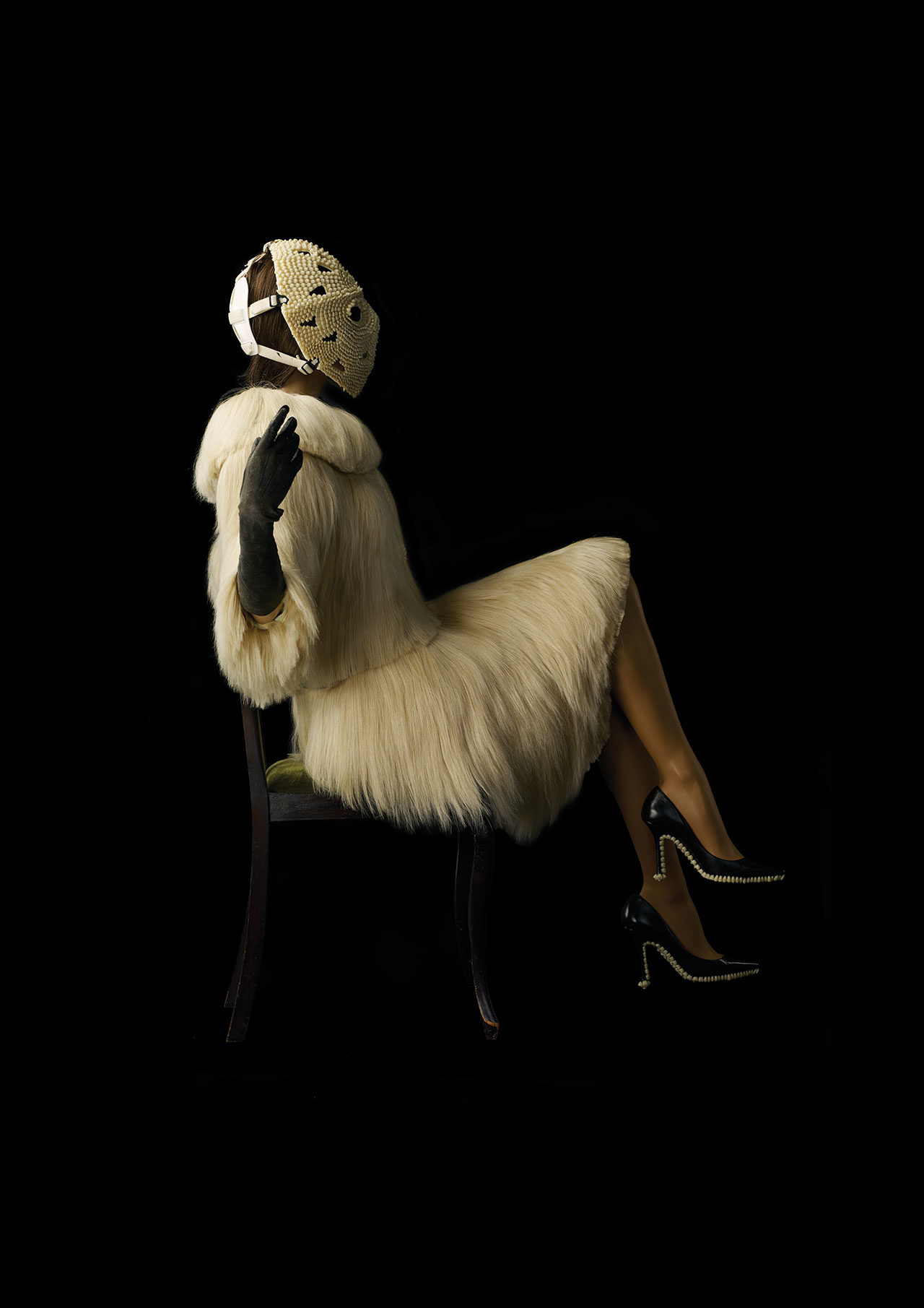 Darwinian Voodoo，Apex Predator，Alpha 女性，2014 年。雕塑。 贾尔斯·普莱斯摄； 艺术家的礼貌。