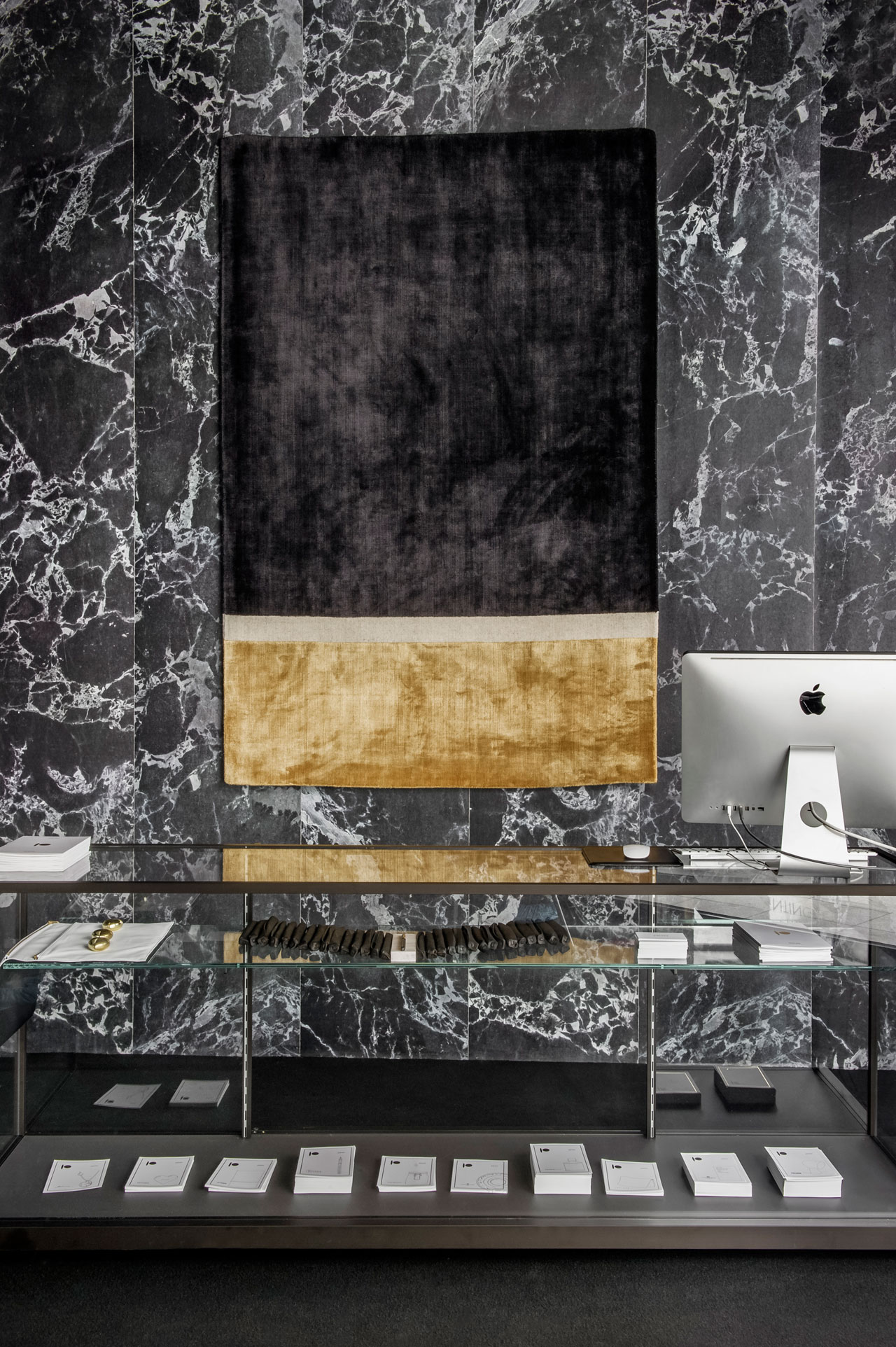 10 by Yatzer installation view at Spazio Pontaccio, Milan 2016. Wunderkammer Low Display Case by Piero Lissoni for Glas Italia. Materials Wallpaper in black marble by Piet Hein Eek for NLXL. Styling by Costas Voyatzis, photo by Fabrizio Annibali. 