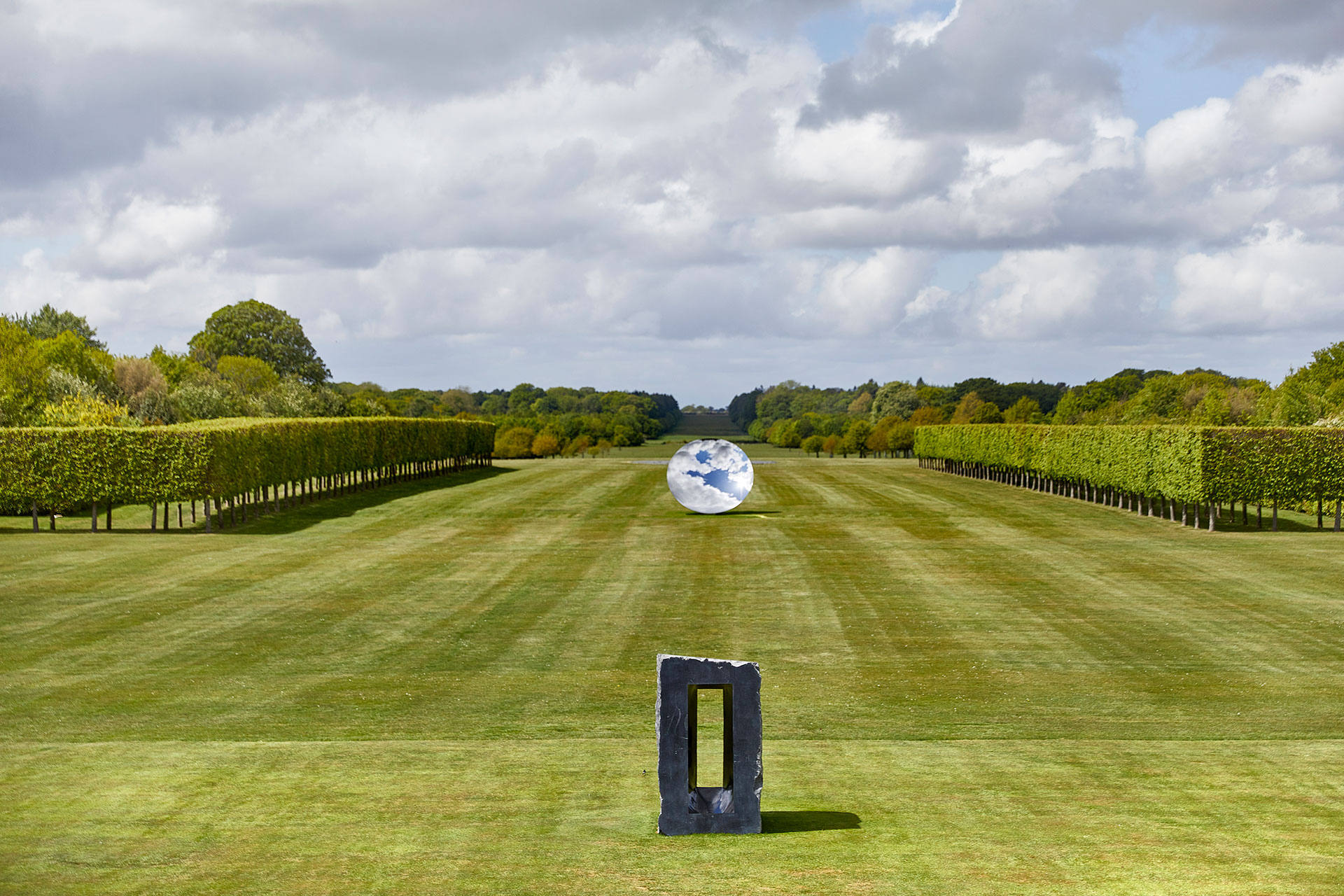 Exhibition view, Anish Kapoor at Houghton Hall. © Anish Kapoor. All rights reserved DACS, 2020. Photo by Pete Huggins.
Featured: Untitled, 1997, Kilkenny limestone. Courtesy the artist. Sky Mirror, 2018, stainless steel. Courtesy the artist and Lisson Gallery.