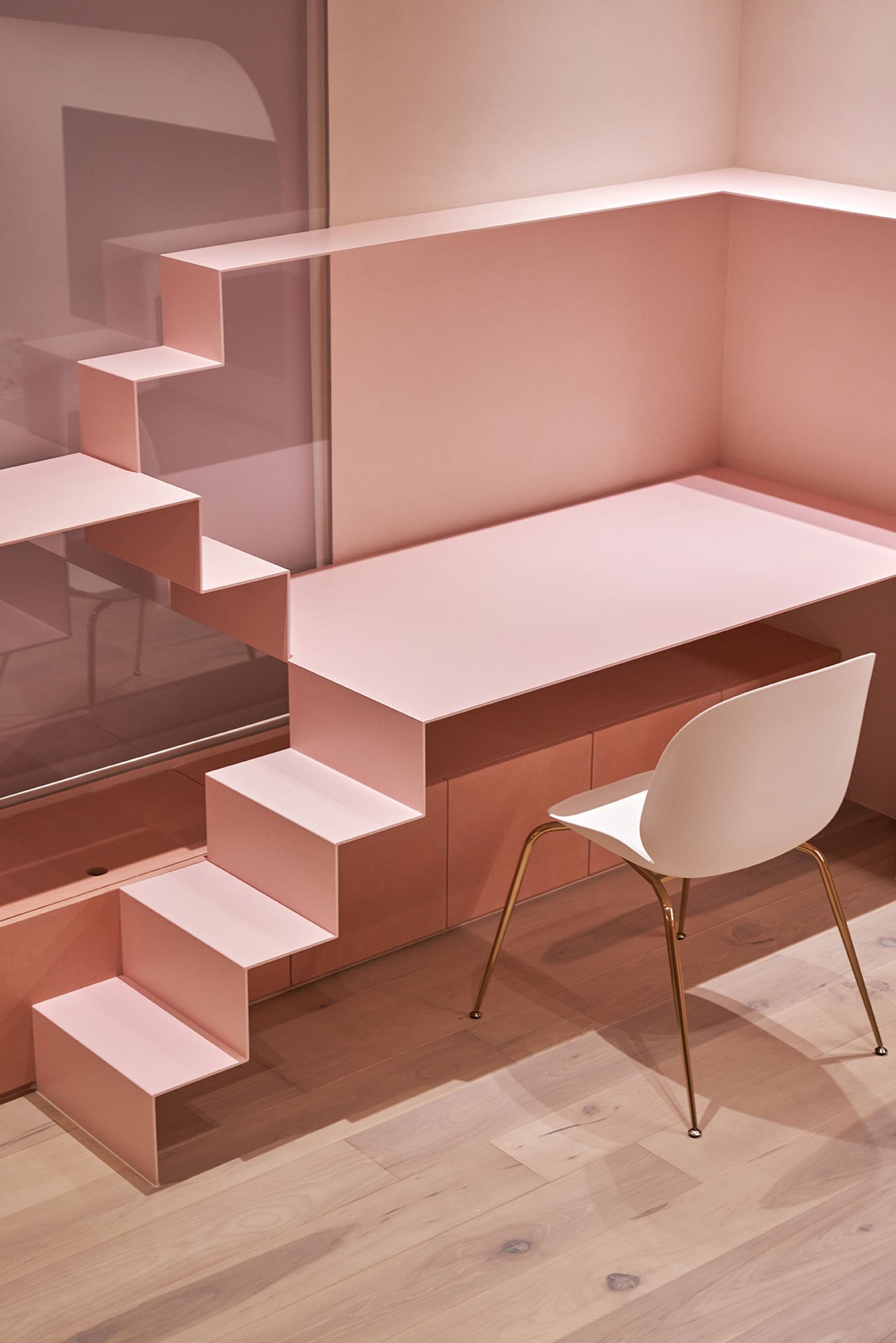 Cats’ Pink House by KC design studio.
Photography by Hey! Cheese.