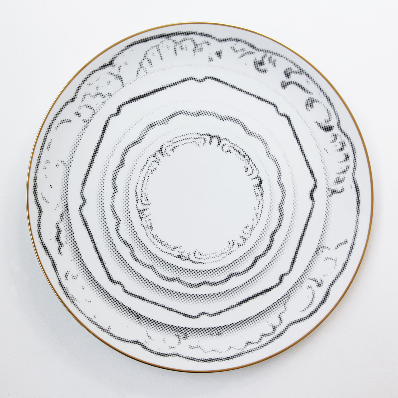 Tracés serving plate by Sam Baron for Vista Alegre / porcelain with golden edge / 32cm D x 3.8 cm H / Edition of 30. Photo by Costas Voyatzis.