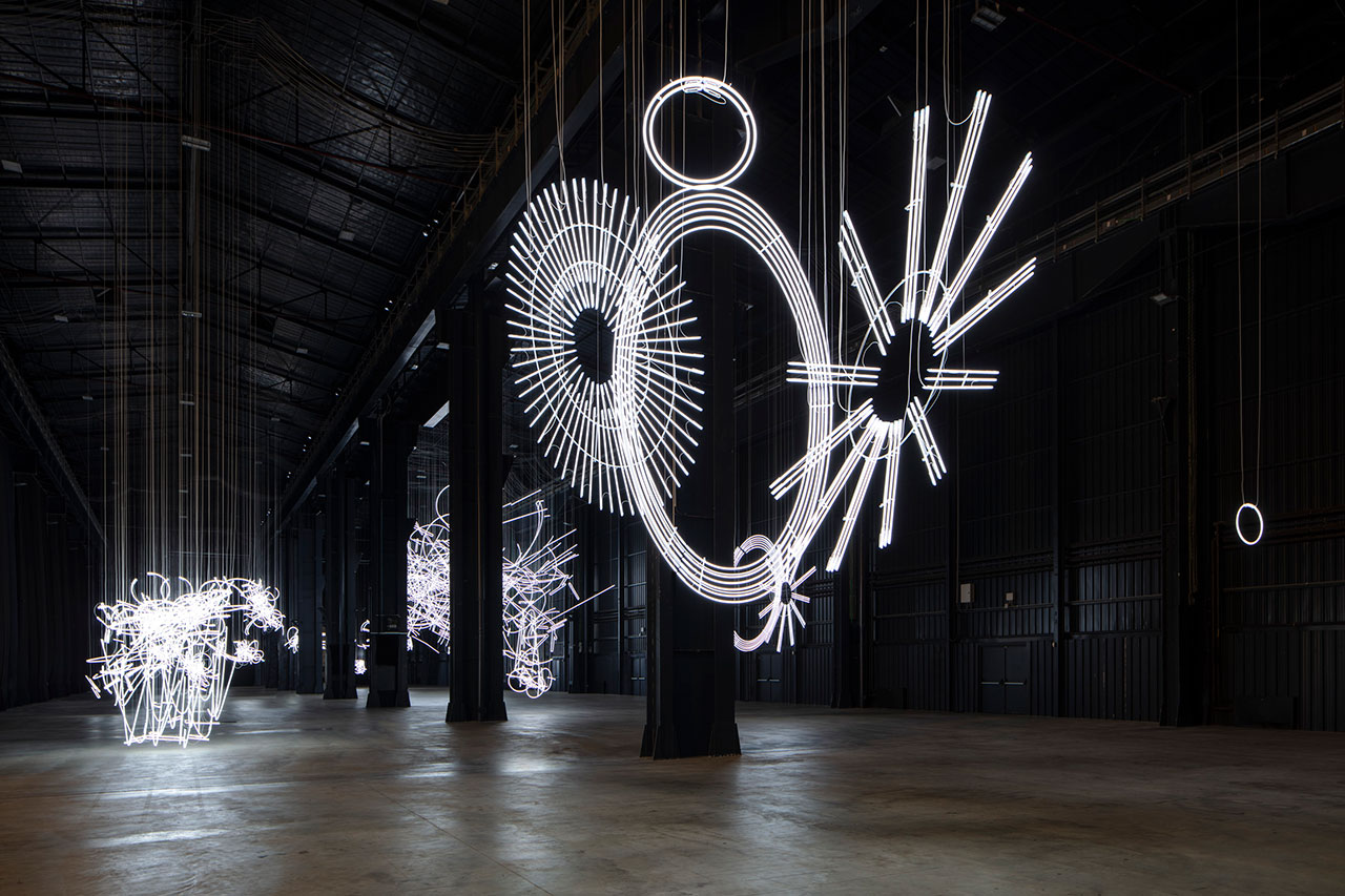 Cerith Wyn Evans, “….the Illuminating Gas”, exhibition view at Pirelli HangarBicocca, Milan, 2019. Courtesy of the artist and Pirelli HangarBicocca, Milan. Photo: Agostino Osio.