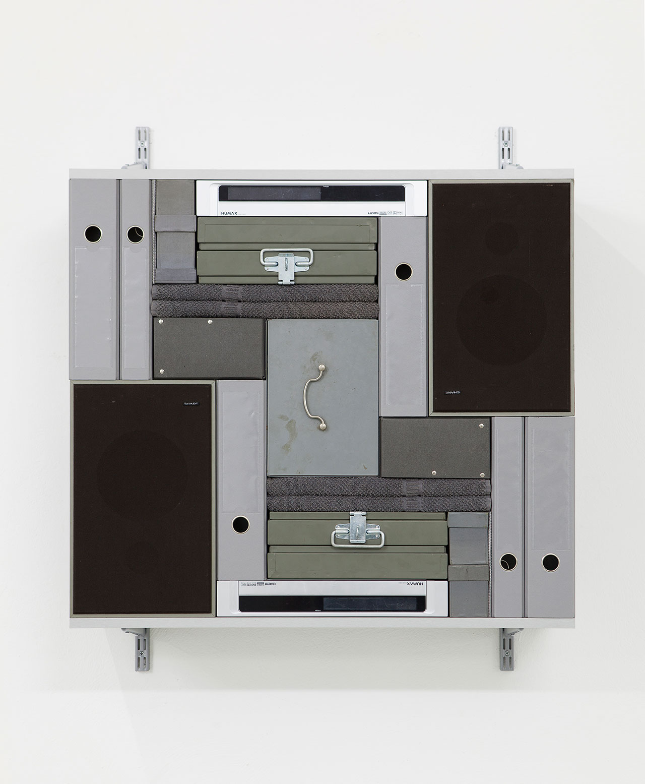 Michael Johansson, Flip Shelf (gray), 2018, gray ordinary items, shelfs, 95x80x35 cm. Courtesy: The Flat – Massimo Carasi, Milan. Photo © Michael Johansson.