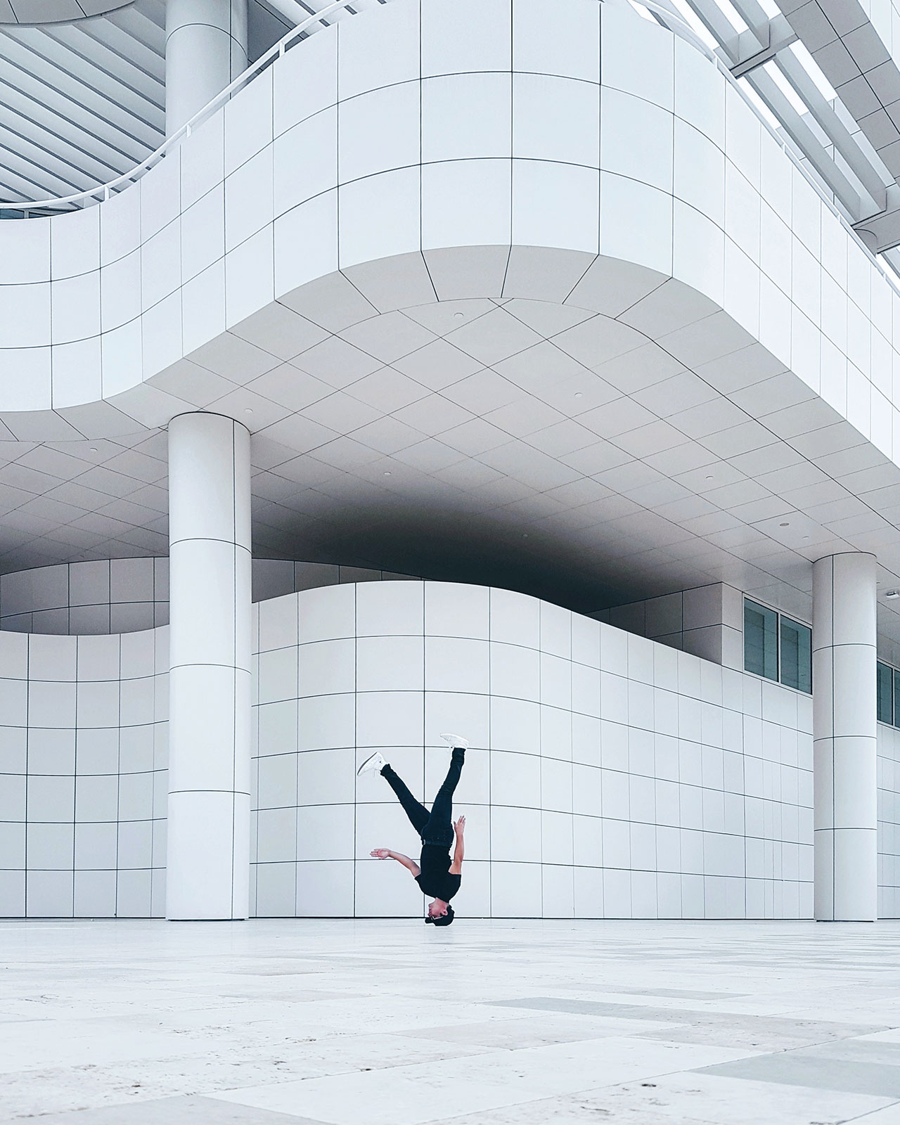 Dancer Jacob Jonas | Photo © Toni Stadler.