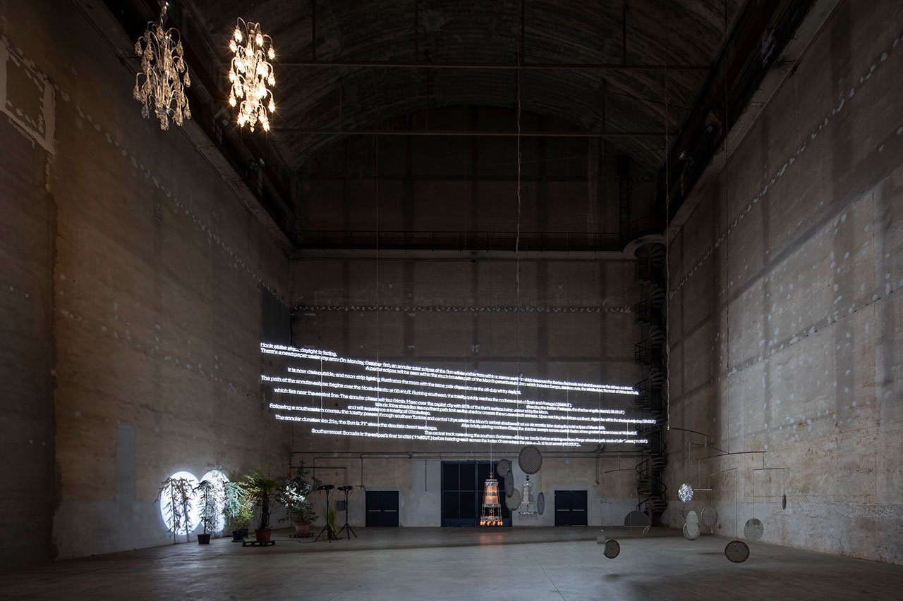 Cerith Wyn Evans, “….the Illuminating Gas”, exhibition view at Pirelli HangarBicocca, Milan, 2019. Courtesy of the artist and Pirelli HangarBicocca, Milan. Photo: Agostino Osio.