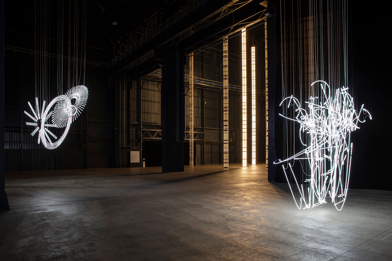 Cerith Wyn Evans, “….the Illuminating Gas”, exhibition view at Pirelli HangarBicocca, Milan, 2019. Courtesy of the artist and Pirelli HangarBicocca, Milan. Photo: Agostino Osio.