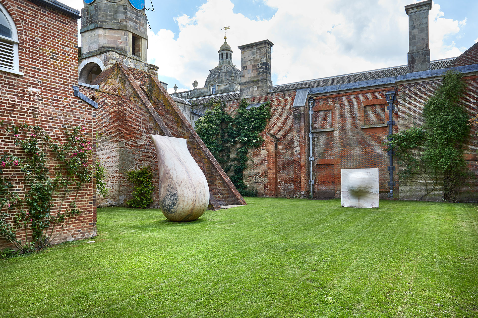Exhibition view, Anish Kapoor at Houghton Hall. © Anish Kapoor. All rights reserved DACS, 2020. Photo by Pete Huggins.
Featured: Grace, 2004, marble. Courtesy the artist and Lisson Gallery. Imminence, 2000, onyx. Courtesy the artist.