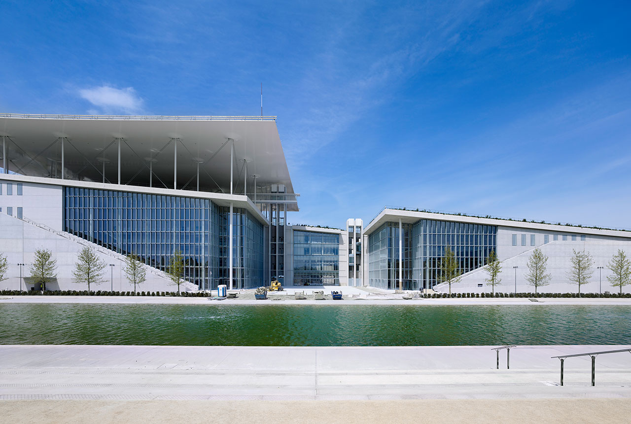 The glass façade of the building complex. Photo © SNFCC / Yiorgis Yerolymbos.