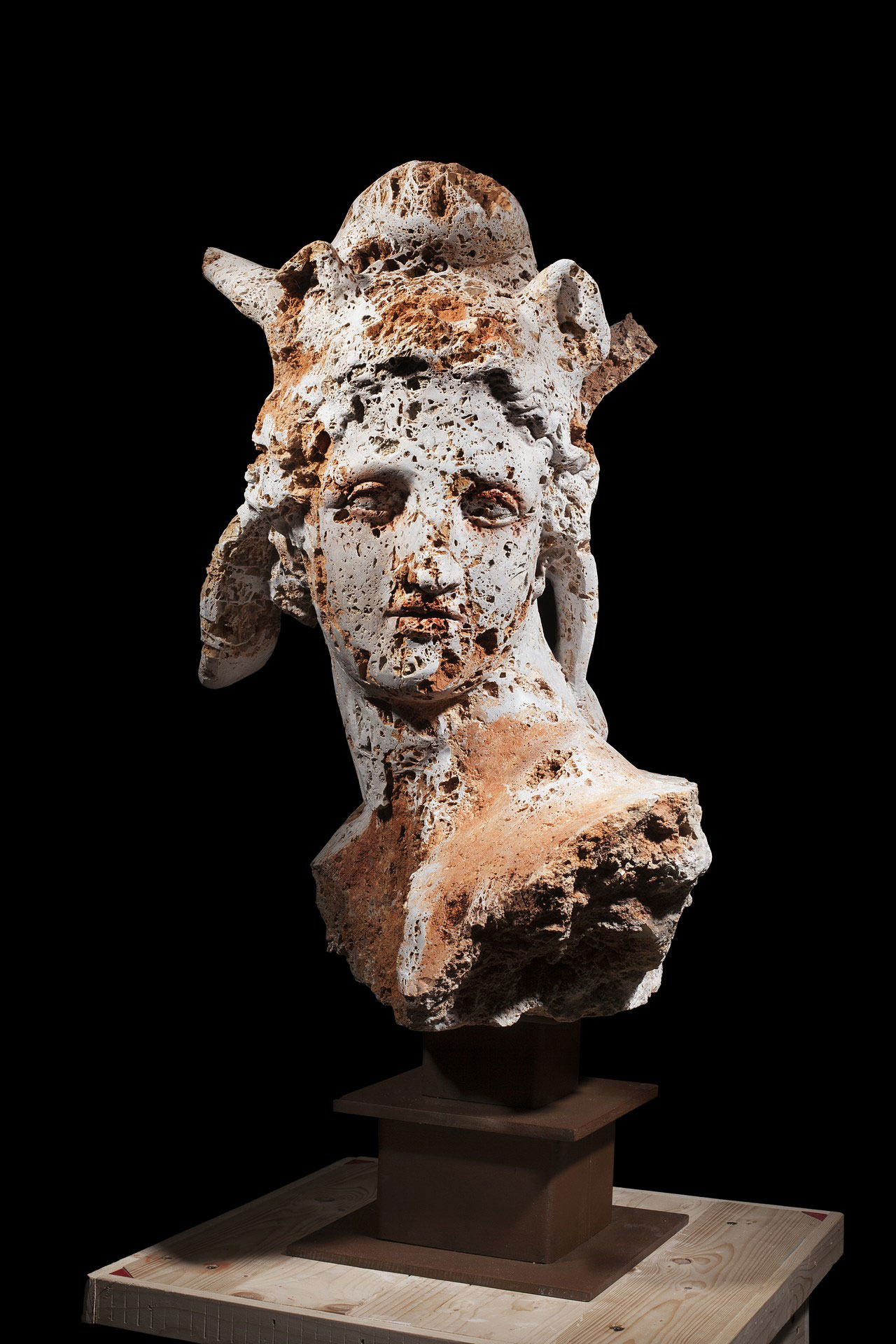 Massimiliano Pelletti, Perseus, 2016. Rough stone, 47 x 50 x 95h cm.