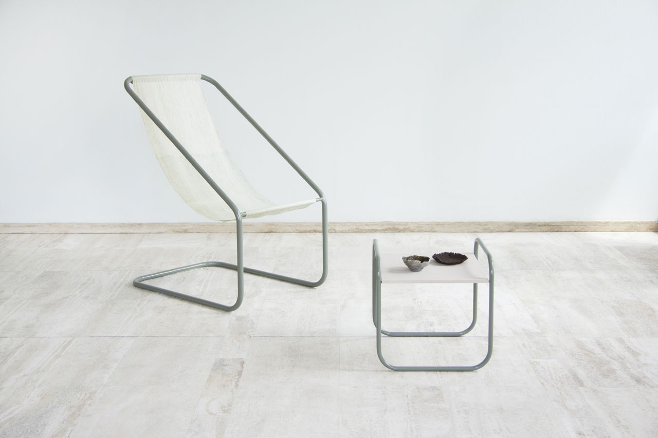 Studio Nienke Hoogvliet 为她的新 SEA ME COLLECTION 设计了一把椅子和一张桌子，将海藻作为一种材料的可能性可视化。 照片由 Femke Poort 拍摄。