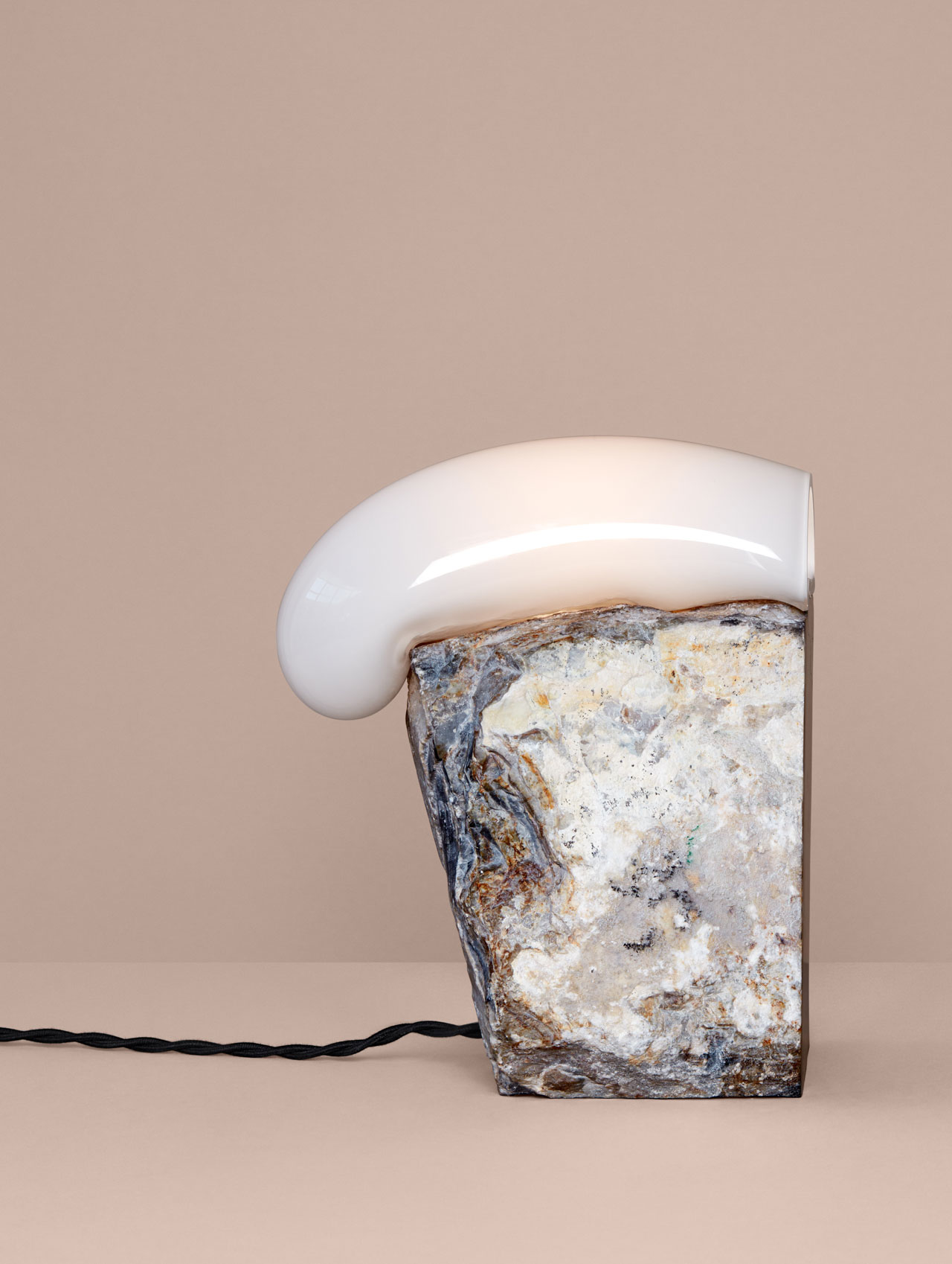 Catch Rock table lamp by Lindsey Adelman for Nilufar Gallery.Photo © Lauren Coleman.