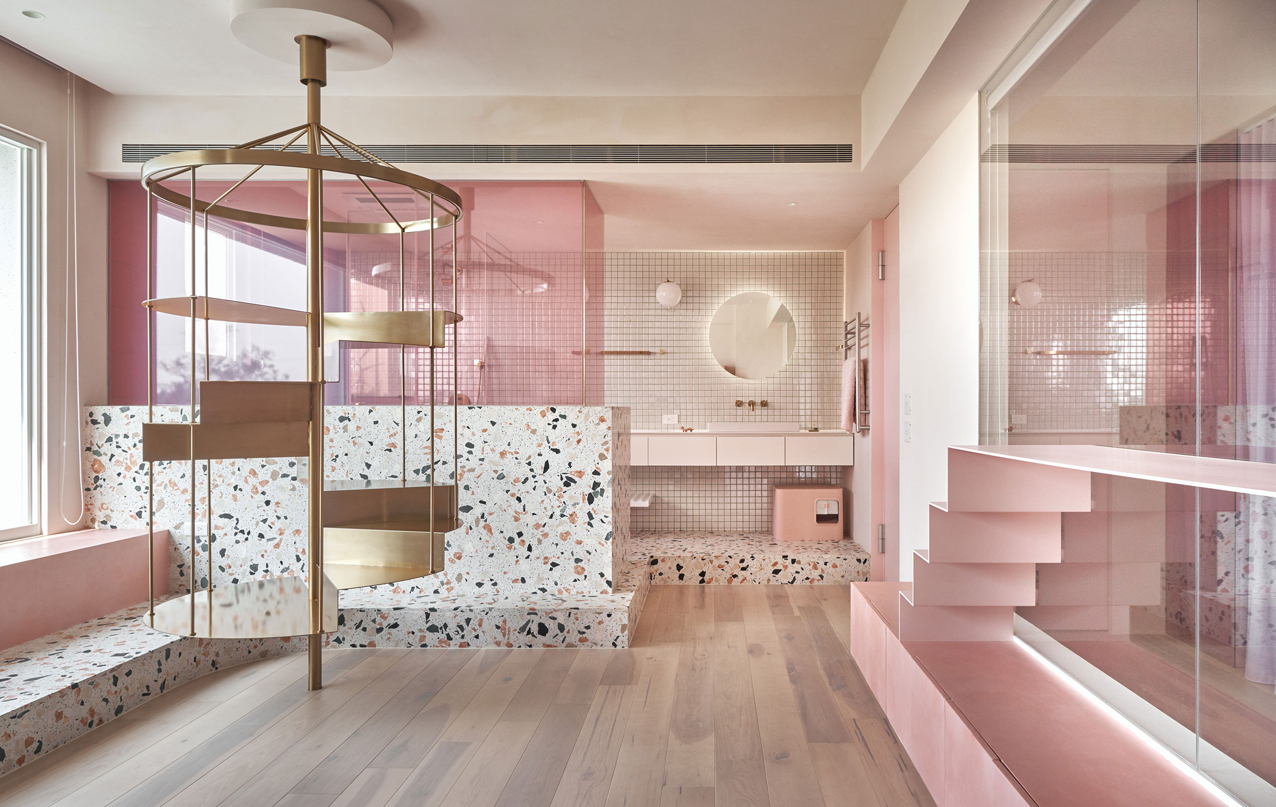 Cats’ Pink House by KC design studio.
Photography by Hey! Cheese.