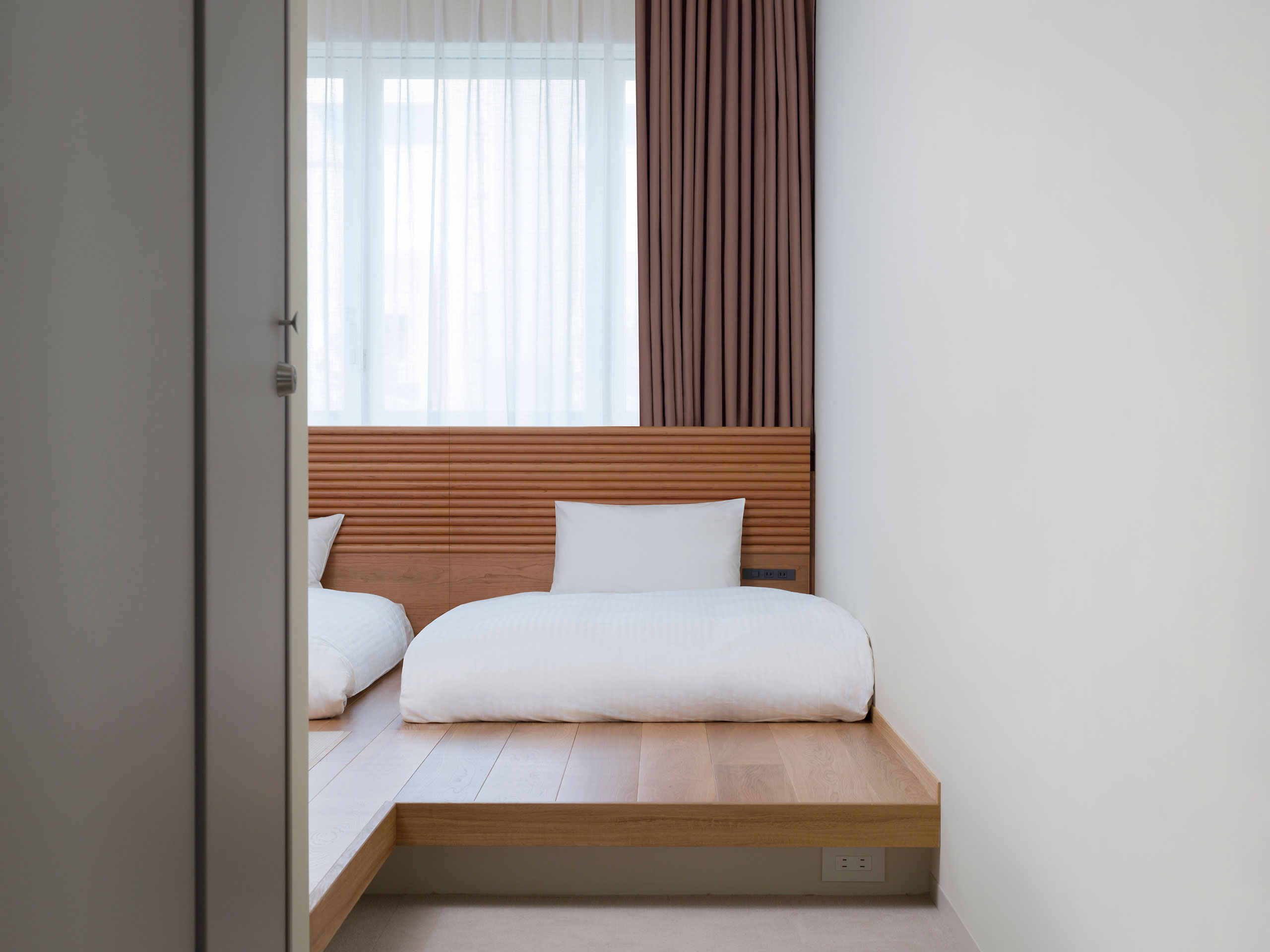 KIRO HIROSHIMA by THE SHARE HOTELS. Interior design by Hiroyuki Tanaka Architects.
Photography by Gottingham.