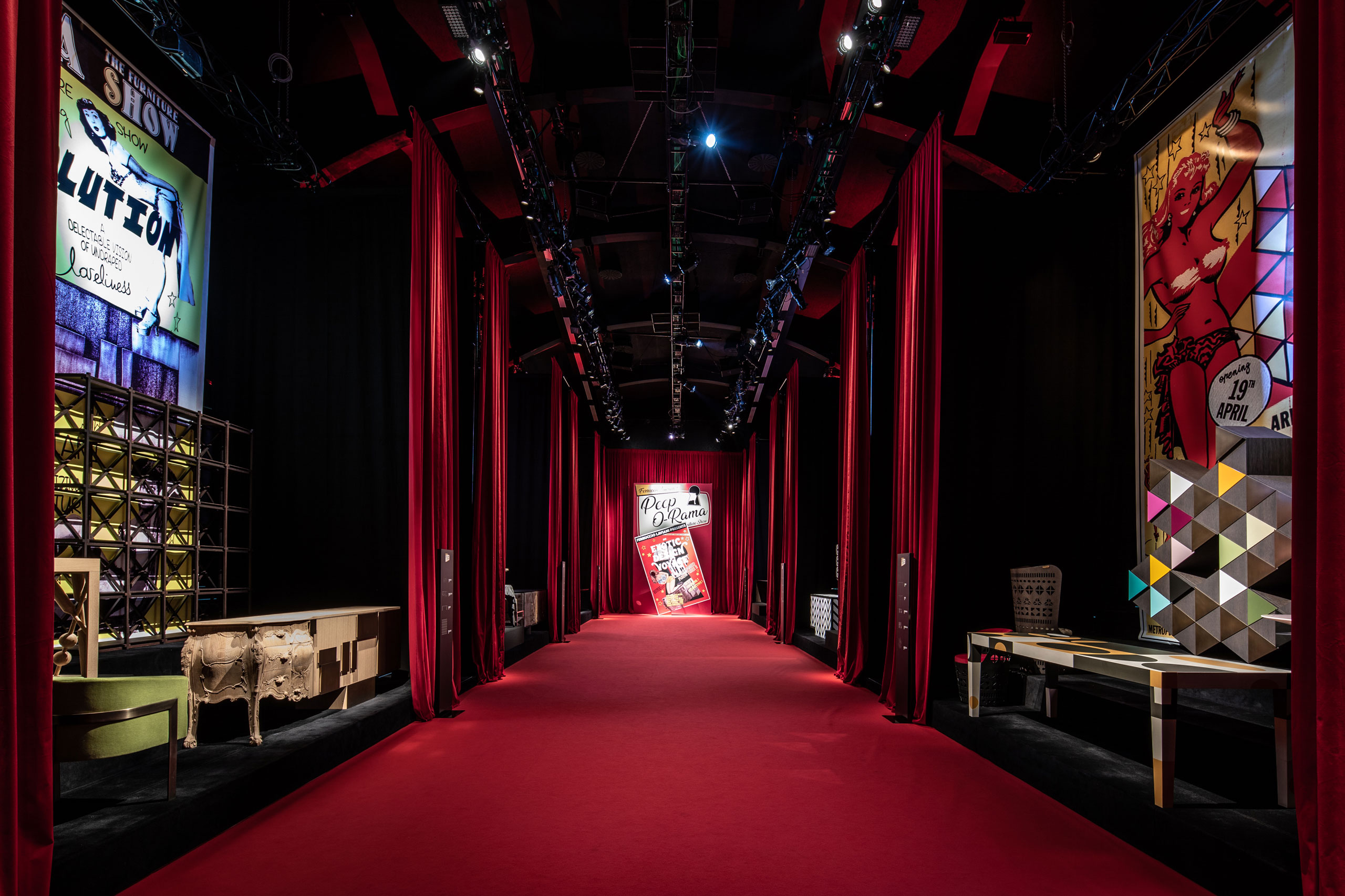 PEEP O-RAMA，Dolce&Gabbana Metropol 剧院的家具展。 Ferruccio Laviani 为 Emmemobili 设计的家具系列概览。摄影：Gianluca Vassallo。