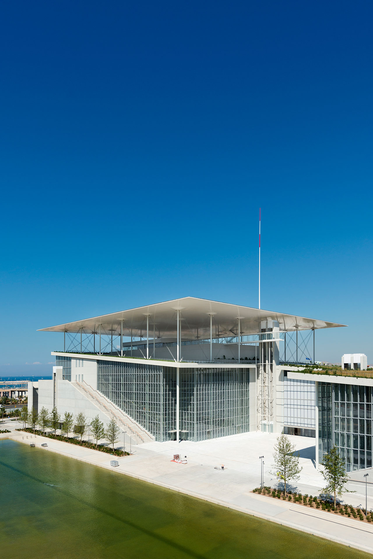 Northeast view of the SNFCC. Photo © SNFCC / Yiorgis Yerolymbos.