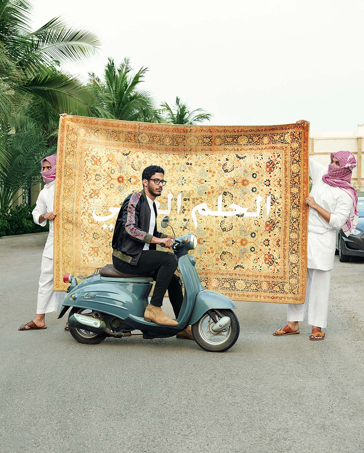 Ali Cha'aban 与 Hindamme 的沙特阿拉伯设计师 Mohammed Khoja 合作，阿拉伯之梦系列以 Hindamme 2017 年秋季系列为特色，2017 年。摄影：Rayan Nawawi。