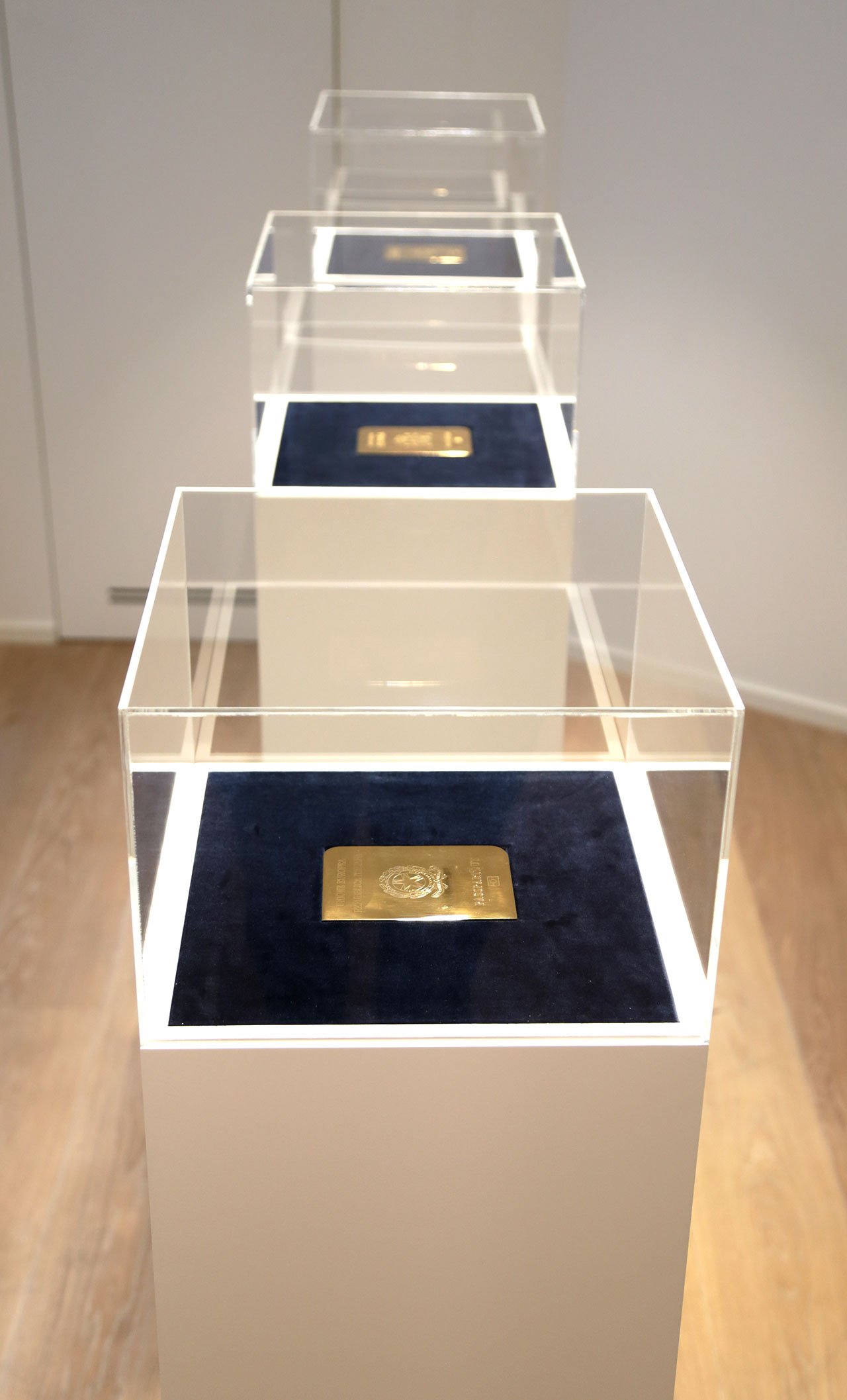 Giuseppe Stampone, Passepartouts, 2016; gold-plated cooper plate engraved 12,5x0,5x8,8 cm (particular) © Giuseppe Stampone, MLF | Marie-Laure Fleisch Gallery.