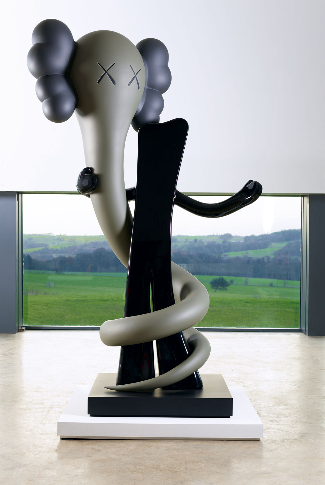 Born to bend, 2013. Courtesy the artist and YSP Painted aluminium H305cm x W191cm x D107cm. Photo © Jonty Wilde.