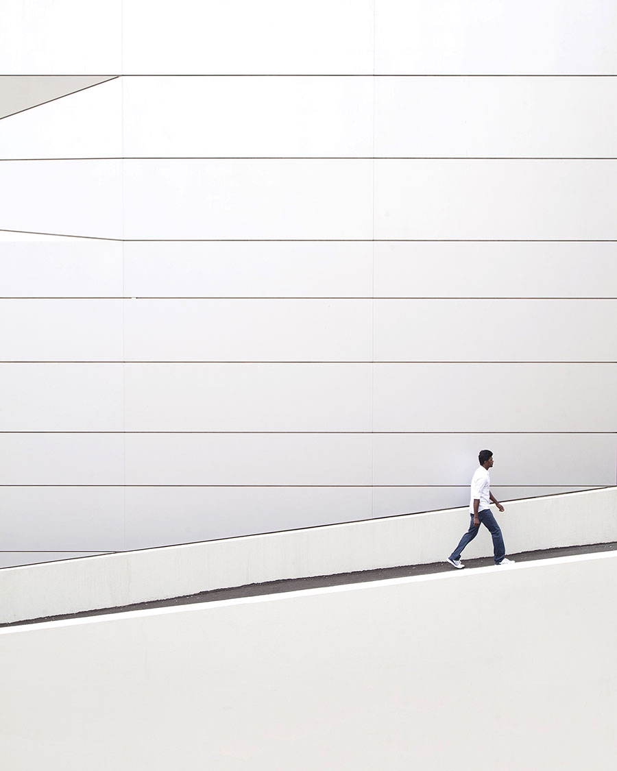 White encounters, photo © Serge Najjar.