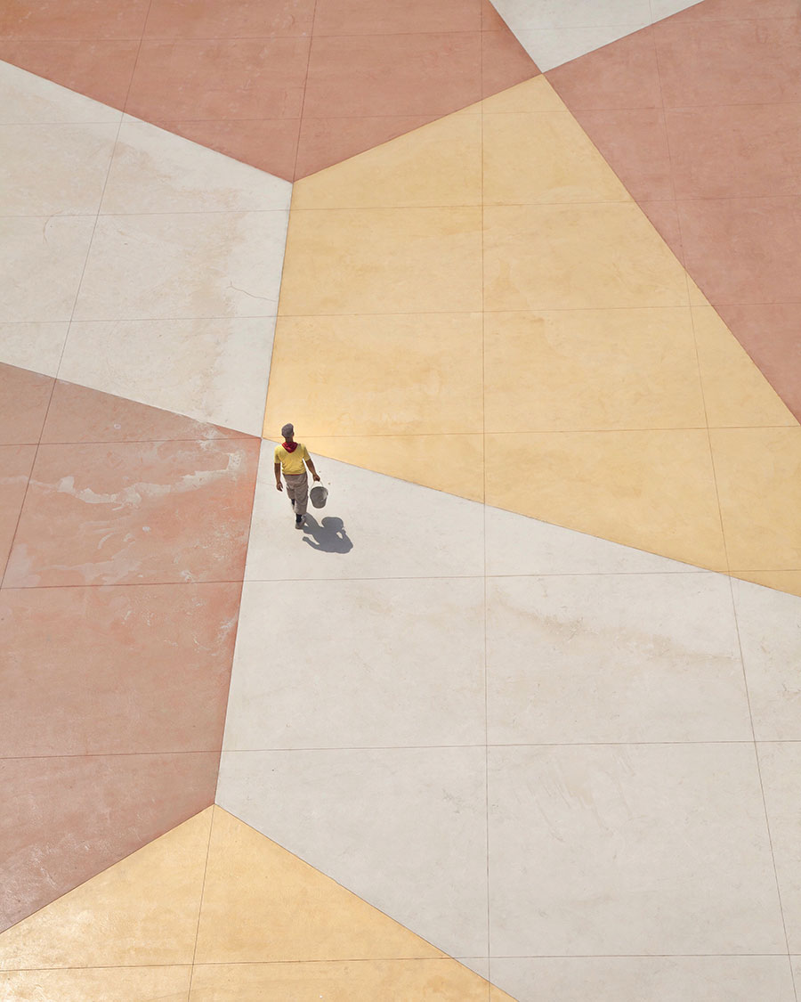 Walking on a living canvas, photo © Serge Najjar.