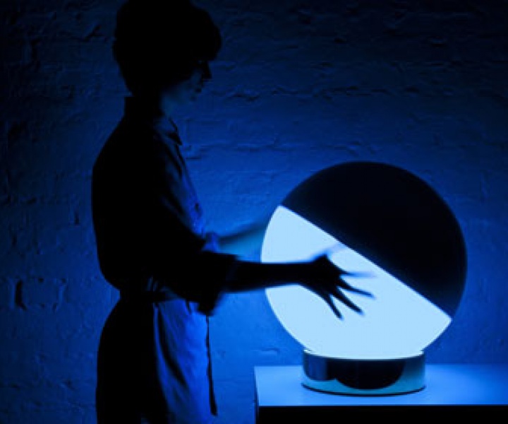 Interactive light object X&Y by Flynn Talbot