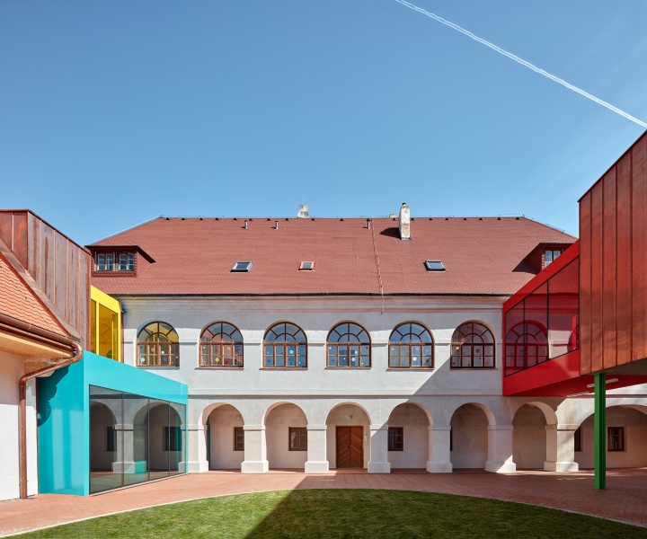  Public Atelier & FUUZE Transform a Baroque Rectory in Czechia into a Playful Elementary School