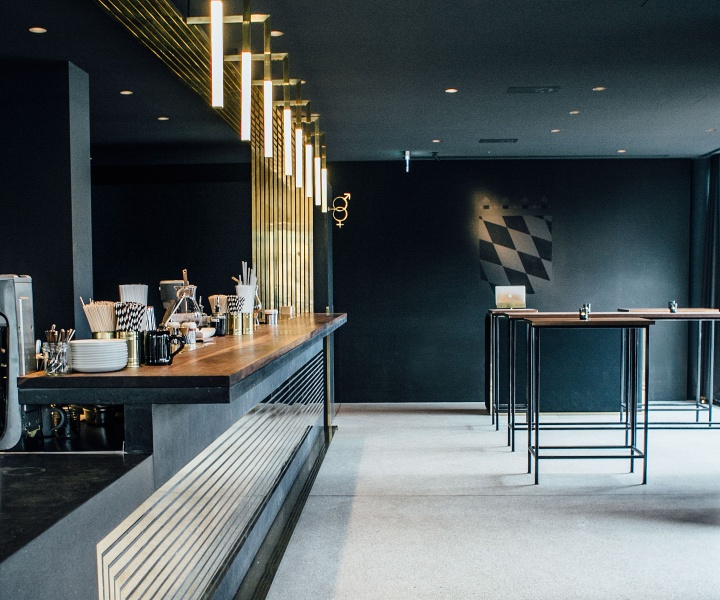 Midcentury Timeless Touches Dramatically Frame the Modern Bar in Munich