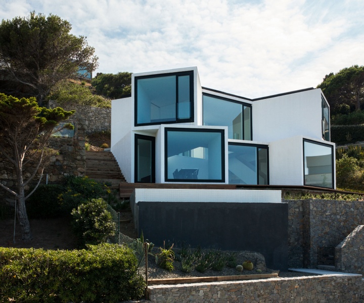 Sunflower House: Chasing the Sun Above the Mediterranean Sea