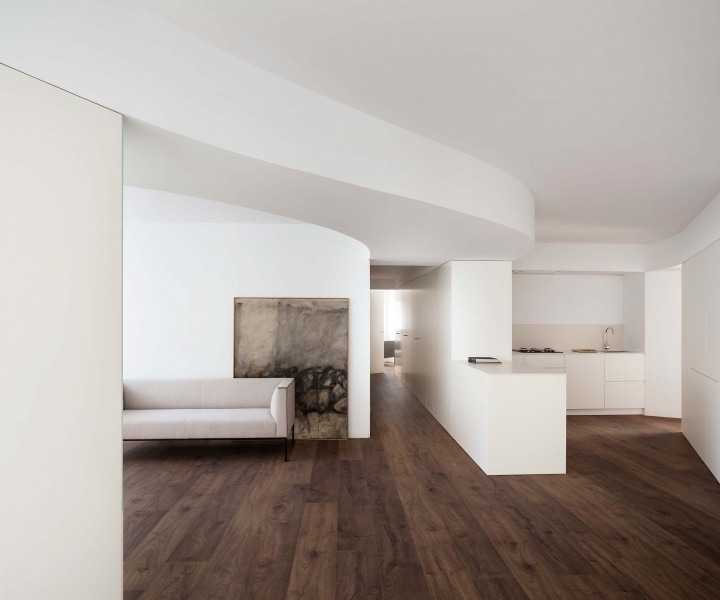  A Valencia Apartment by Balzar Arquitectos Embraces Sculptural Minimalism